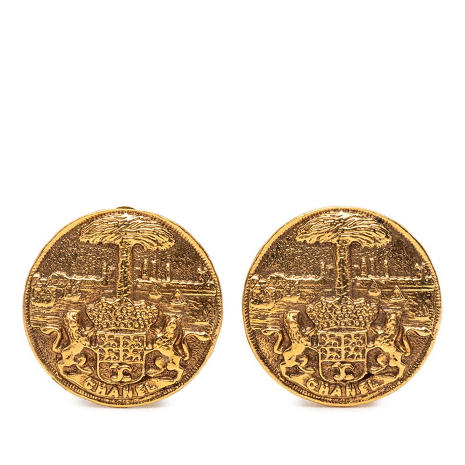 Chanel Clip Earrings: Chanel Clip Earrings Chanel Clip Earrings in Gold are a timeless accessory for women. With their classic design and gold finish, these clip earrings have been worn and show signs of use, including