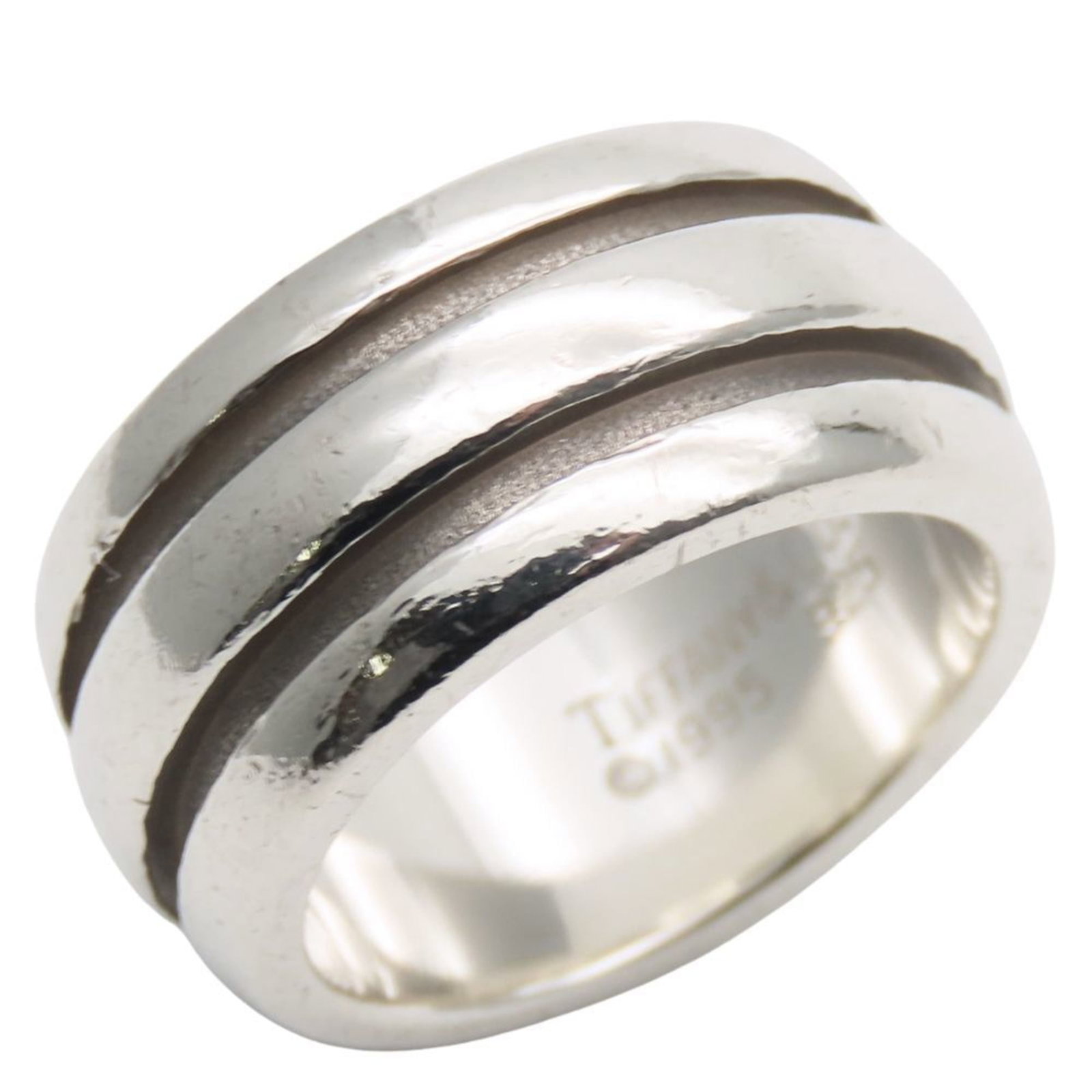 Tiffany Band Ring Silver 925: Tiffany Band Ring Silver 925 Silver 925 Tiffany Band Ring for Women. This used band ring features silver material and has a distinctive Tiffany brand. It shows signs of usage with minor scratches and 
