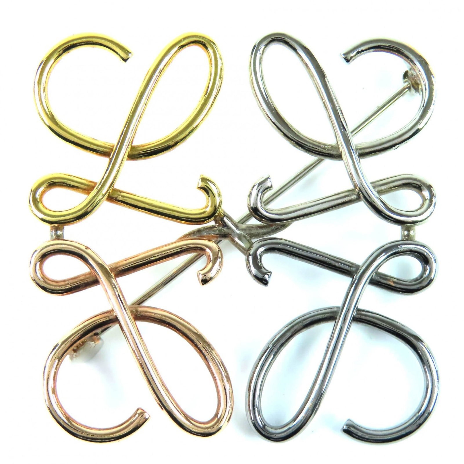 Loewe Brooch: Loewe Brooch This Loewe brooch boasts a striking metallic finish in bronze and gold hues. Its compact size of 5cm x 5cm makes it a versatile accessory for any outfit. In mint condition, this like-new 