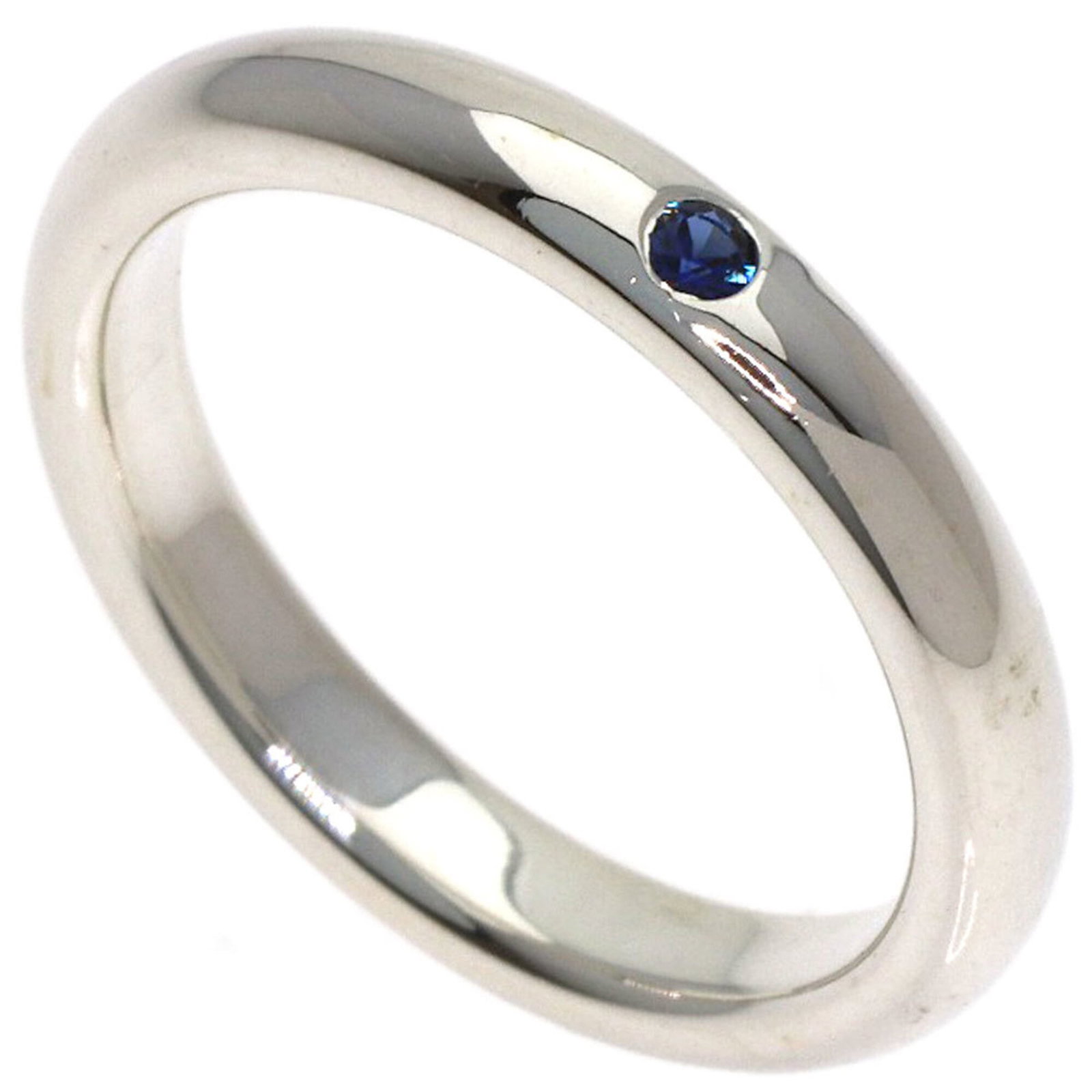 Tiffany Band Ring Silver: Tiffany Band Ring Silver Silver band ring from Tiffany featuring a classic design. The ring has some scratches and dirt, but remains in very good condition overall. A few traces of usage can be seen, 