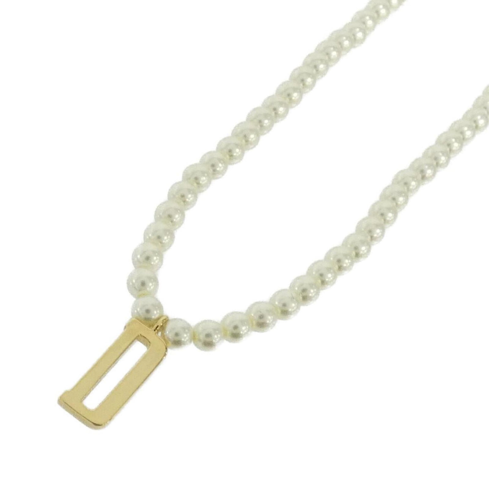 Christian Dior necklace: Christian Dior necklace Gold and white Dior necklace with a 15mm x 6mm pendant, available in sizes 35-39 cm neck circumference. The piece features a few traces of usage, some scratches / dirt, but