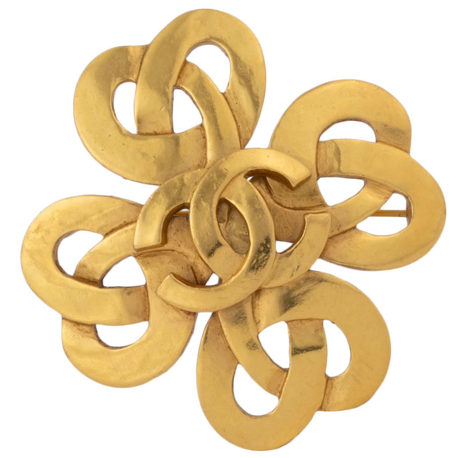 Chanel Brooch: Chanel Brooch This exquisite Chanel brooch boasts a stunning gold finish and measures 5.2cm x 5.5cm in size. With its elegant design and subtle signs of wear from past use, this piece offers a unique 