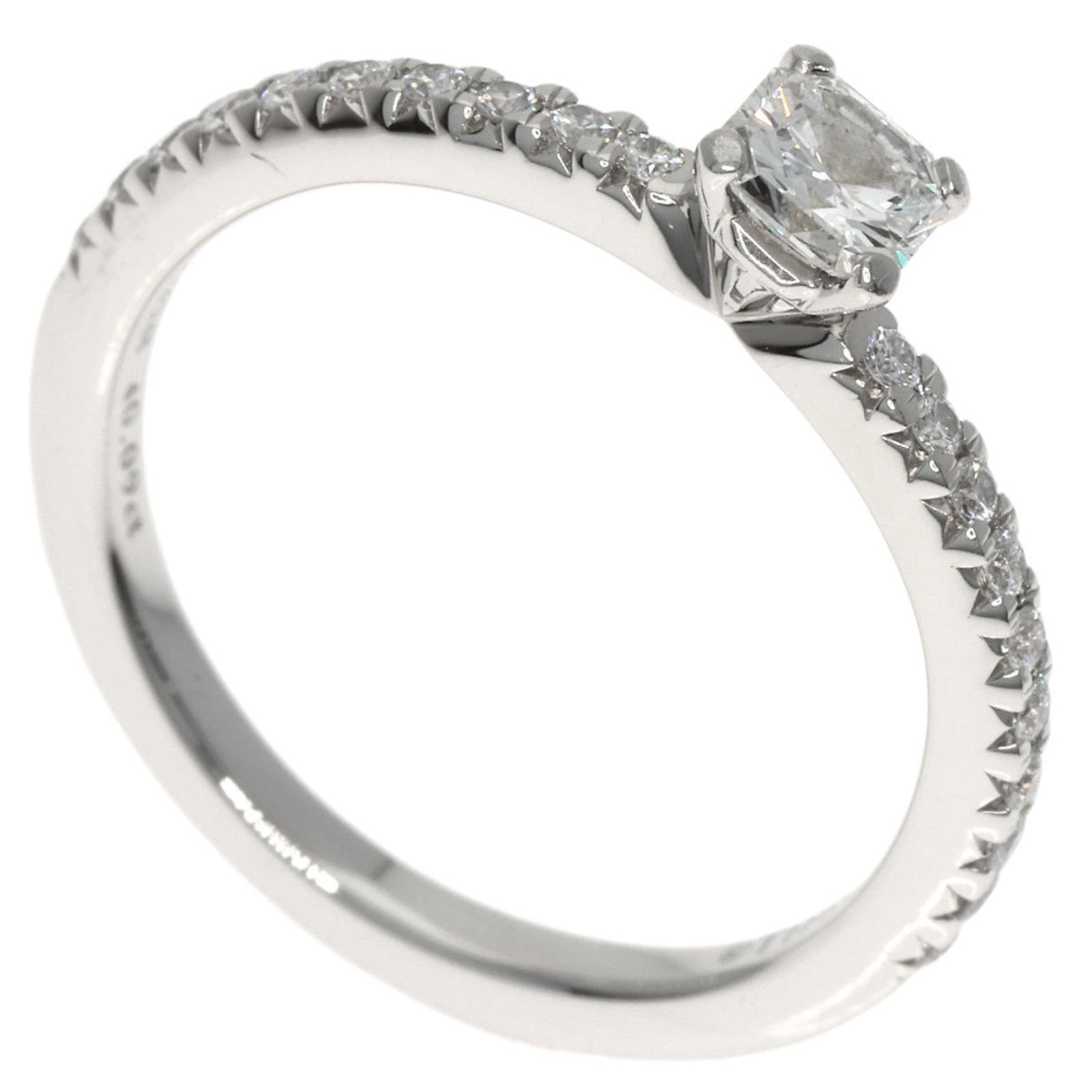 Tiffany Band Ring Platinum 950: Tiffany Band Ring Platinum 950 Platinum 950 Tiffany Band Ring in Excellent Condition. This used band ring features a high-quality platinum construction and showcases the iconic Tiffany brand. A few