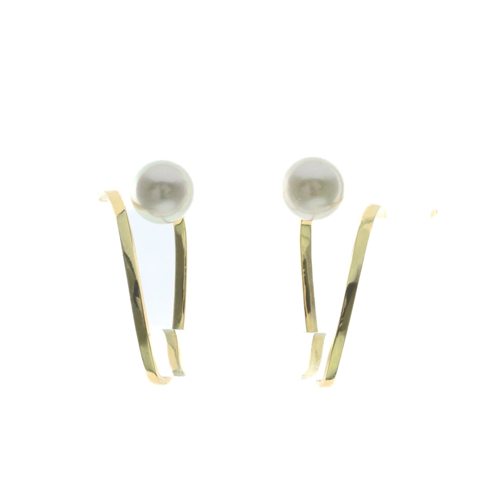Tasaki Hoop Earrings Yellow Gold (18K): Tasaki Hoop Earrings Yellow Gold (18K) Yellow gold hoop earrings with a subtle shine, featuring a delicate pearl stone. Made from 18K metal for durability and luxury feel. Minor signs of wear, includi