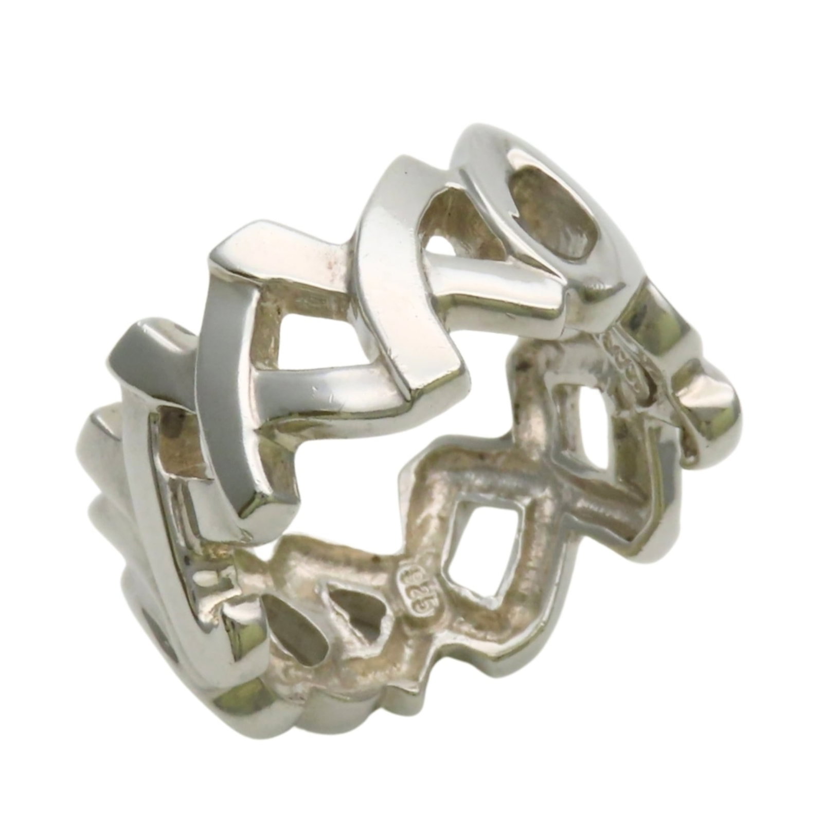 Tiffany Band Ring Silver 925: Tiffany Band Ring Silver 925 Silver Tiffany band ring with a classic design, featuring a sturdy 925 silver construction and a comfortable fit in size 6. The ring has some minor scratches and signs of 