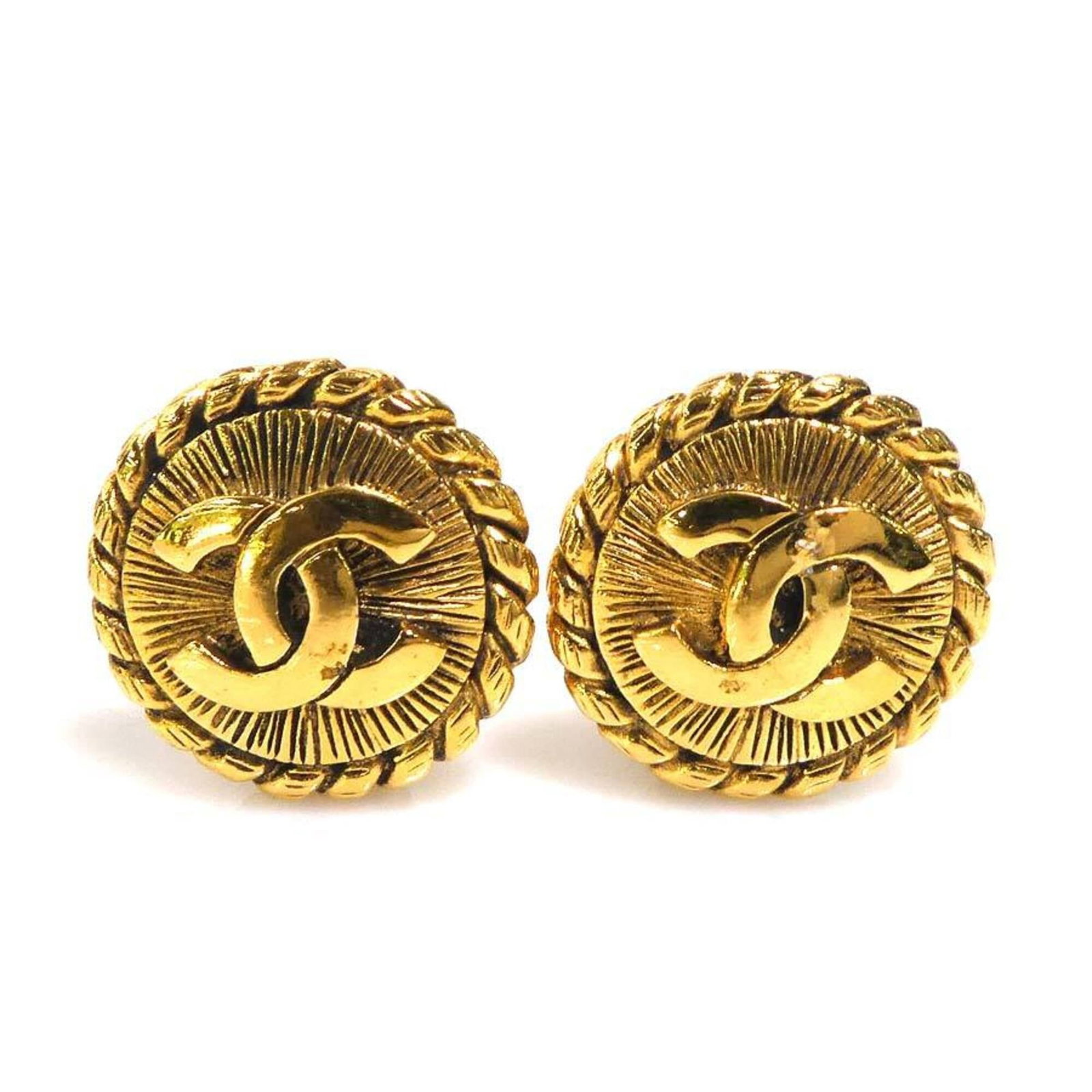 Chanel Clip Earrings Metal: Chanel Clip Earrings Metal Gold clip earrings from Chanel, featuring metal construction with visible traces of usage and minor scratches. The condition reflects typical wear, with some dirt present. T