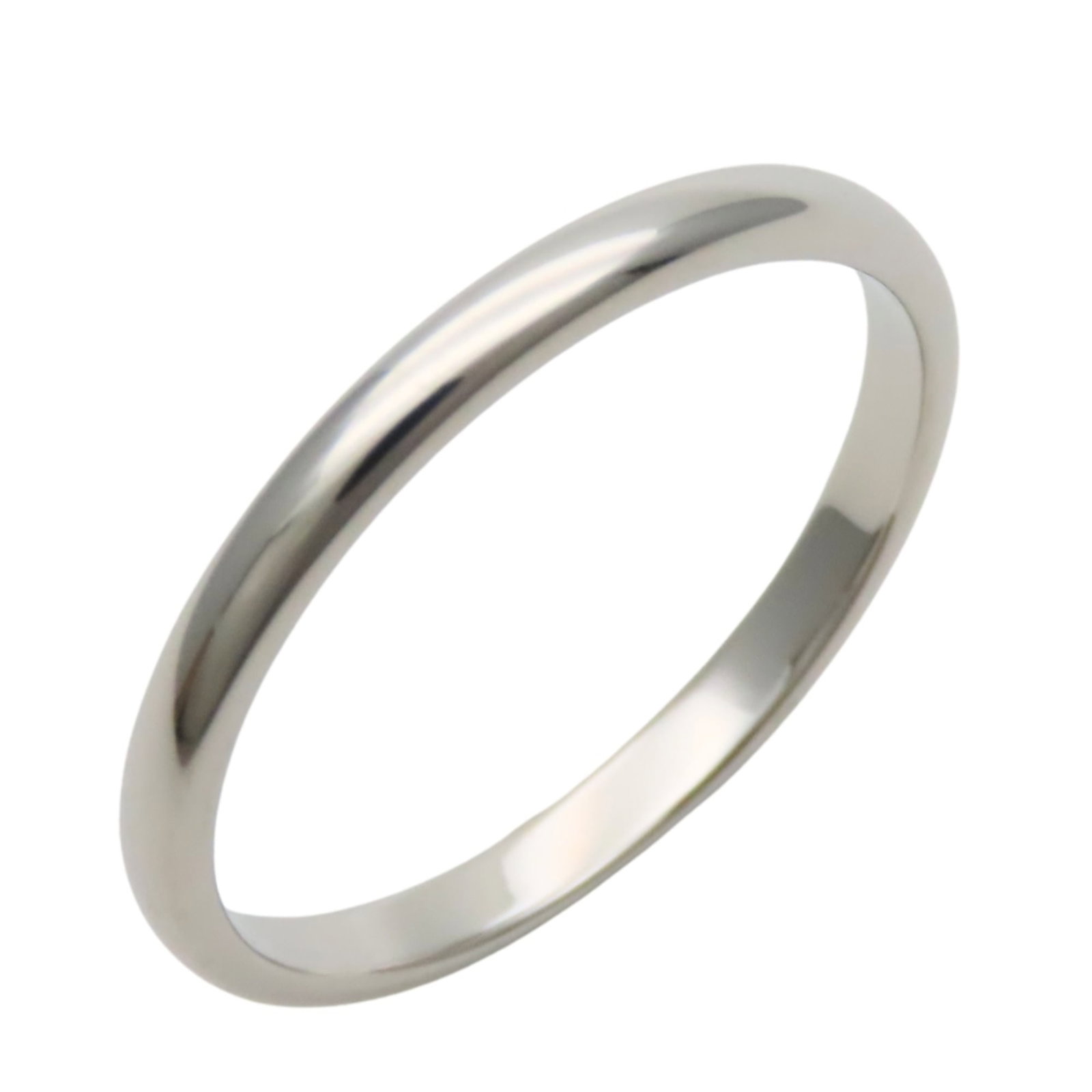 Cartier Band Ring Platinum 950: Cartier Band Ring Platinum 950 Platinum 950 Cartier Band Ring in excellent condition, with a few traces of usage and minor scratches visible. This beautiful piece showcases the luxury and sophisticati