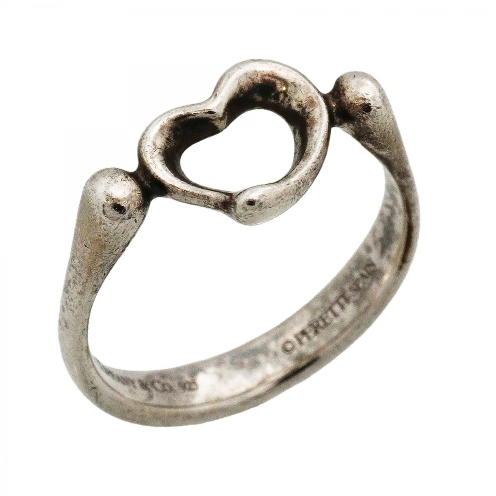 Tiffany Band Ring Silver 925: Tiffany Band Ring Silver 925 Silver 925 Tiffany Band Ring in excellent condition, with minor traces of usage and scratches. This beautiful piece features a classic band design, showcasing the iconic T