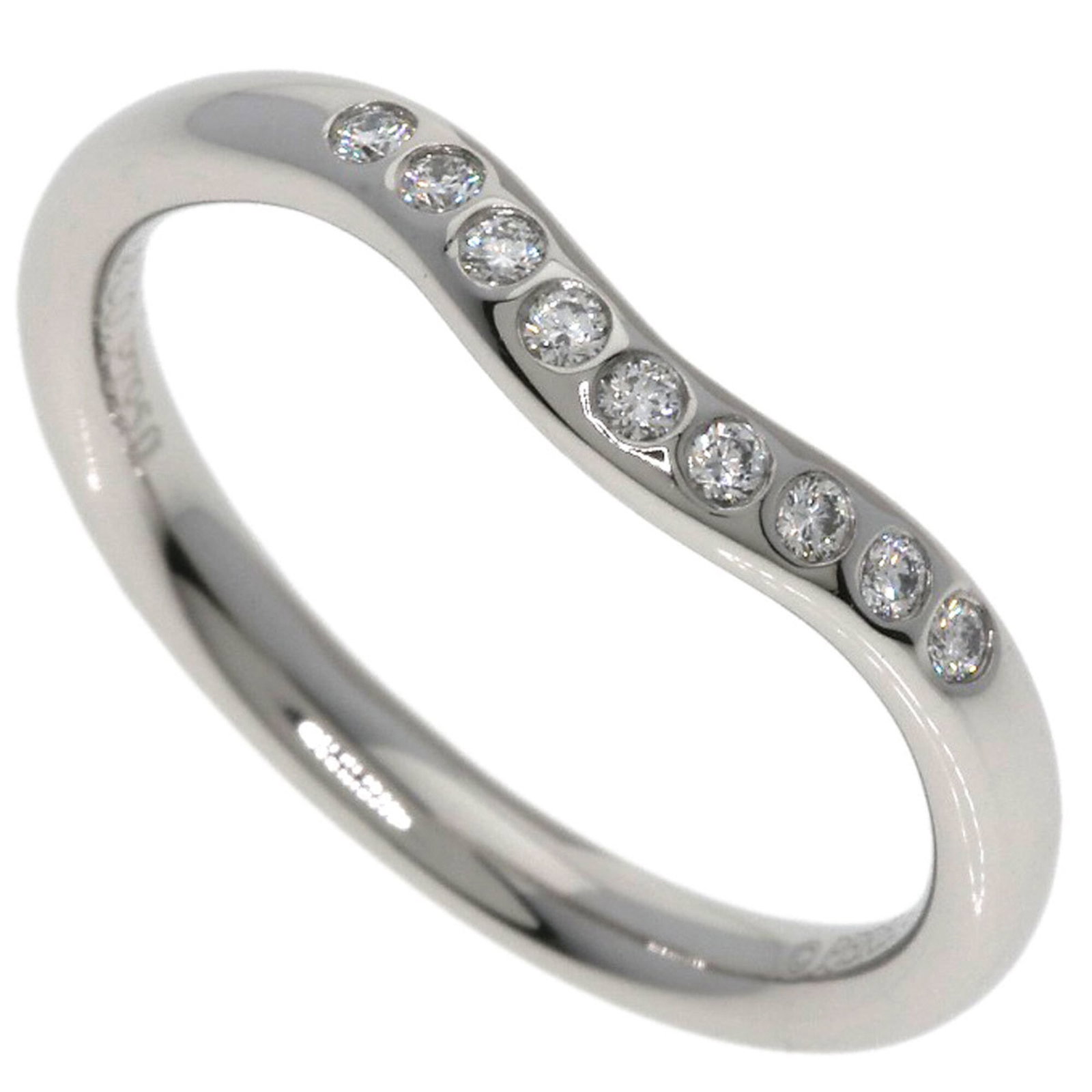 Tiffany Band Ring Platinum 950: Tiffany Band Ring Platinum 950 Platinum 950 Tiffany band ring in silver finish, featuring a classic design with a few traces of usage visible. The item has some scratches and dirt, but remains in very