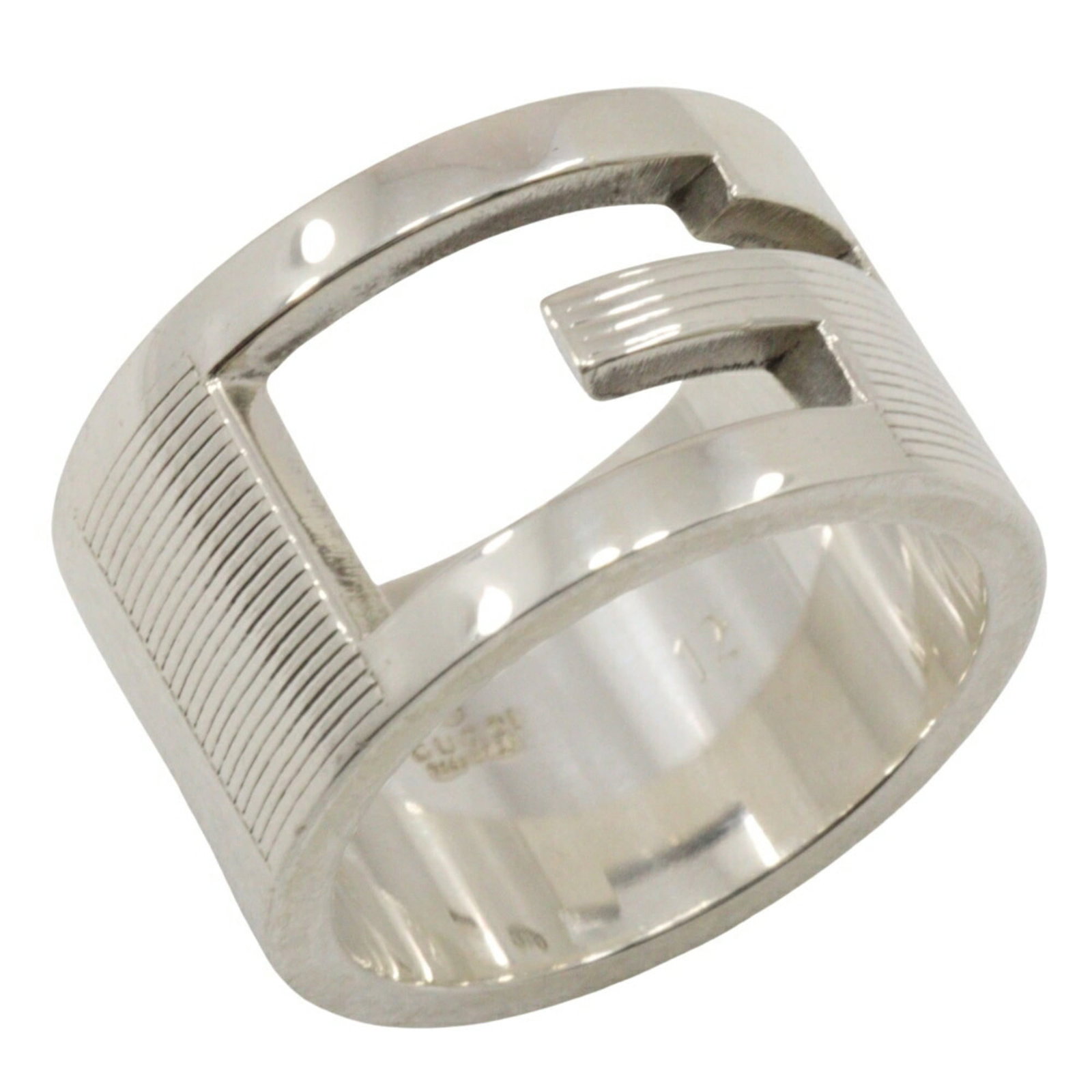 Gucci Band Ring Silver 925: Gucci Band Ring Silver 925 Silver 925 band ring from Gucci features a sleek design with some traces of usage and minor scratches. The condition is very good overall, despite some dirt accumulation. We