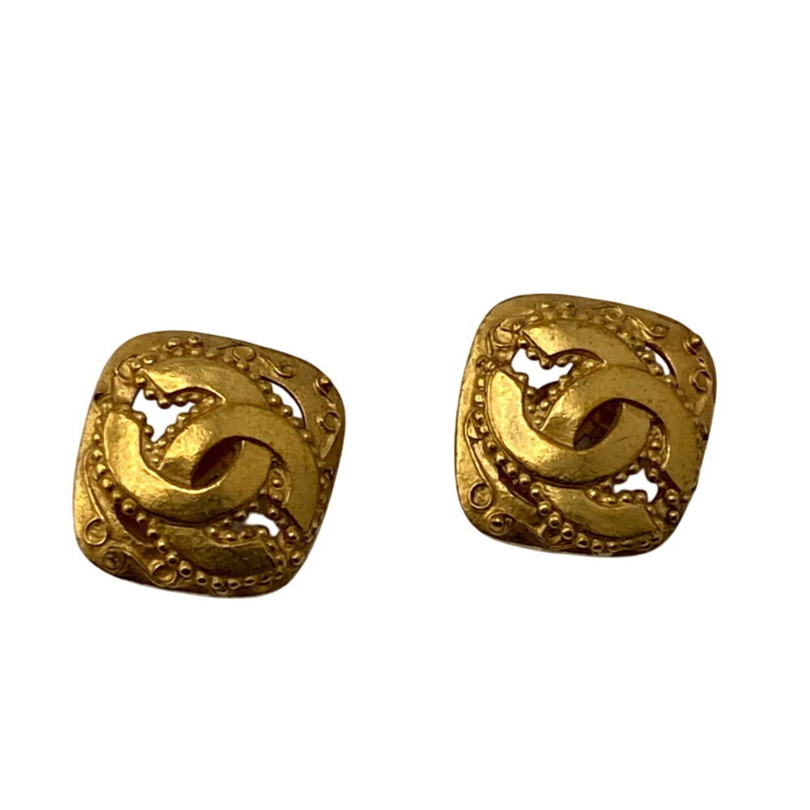 Chanel Clip Earrings Gold Plating: Chanel Clip Earrings Gold Plating Chanel Clip Earrings in Gold Plating feature a sleek and sophisticated design. Made from durable gold plating, these earrings are a timeless accessory for any woman's