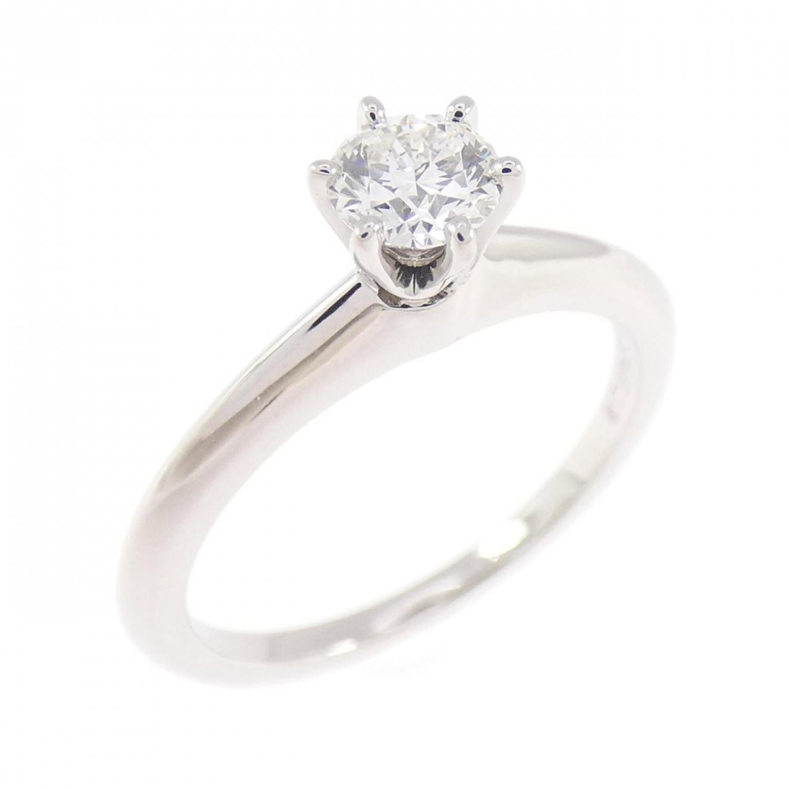Tiffany Band Ring Platinum 950: Tiffany Band Ring Platinum 950 Platinum 950 Tiffany Band Ring in Excellent Condition. This used band ring features a high-quality platinum construction and showcases the iconic Tiffany brand. A few