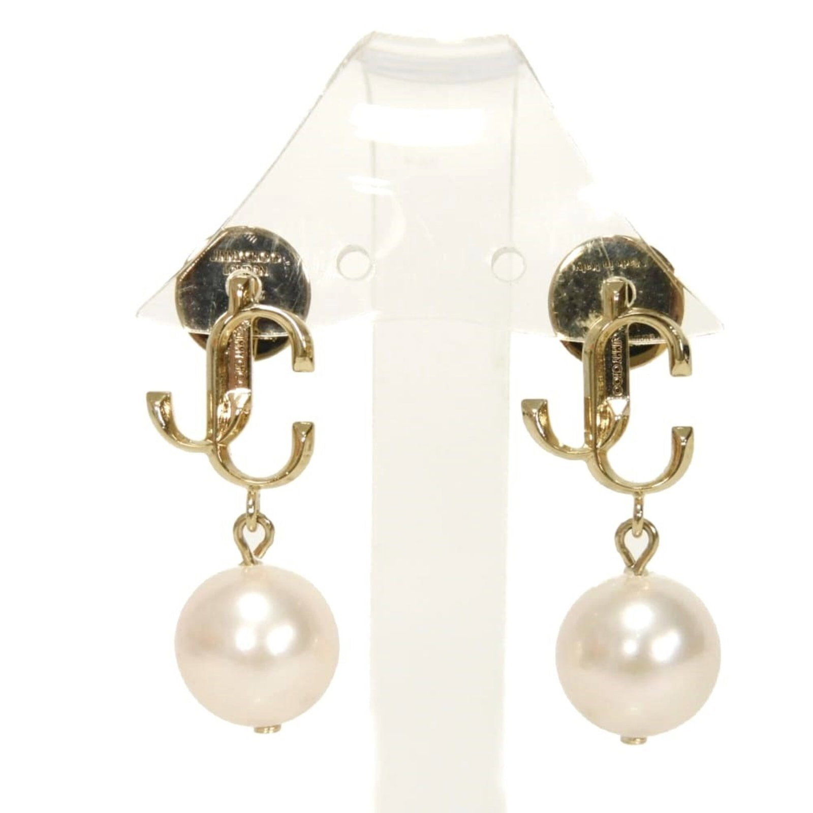 Jimmy Choo Stud Earrings: Jimmy Choo Stud Earrings Jimmy Choo's iconic stud earrings are a timeless accessory for women. With their sleek gold and white design, these earrings add a touch of sophistication to any outfit. Measu