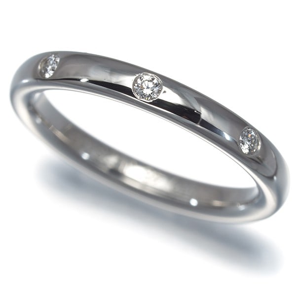 Ring of Diamonds Platinum: Ring of Diamonds Platinum Van Cleef & Arpels' Ring of Diamonds Platinum boasts exceptional craftsmanship, featuring a natural diamond set in platinum. The Infini collection showcases the brand's exper