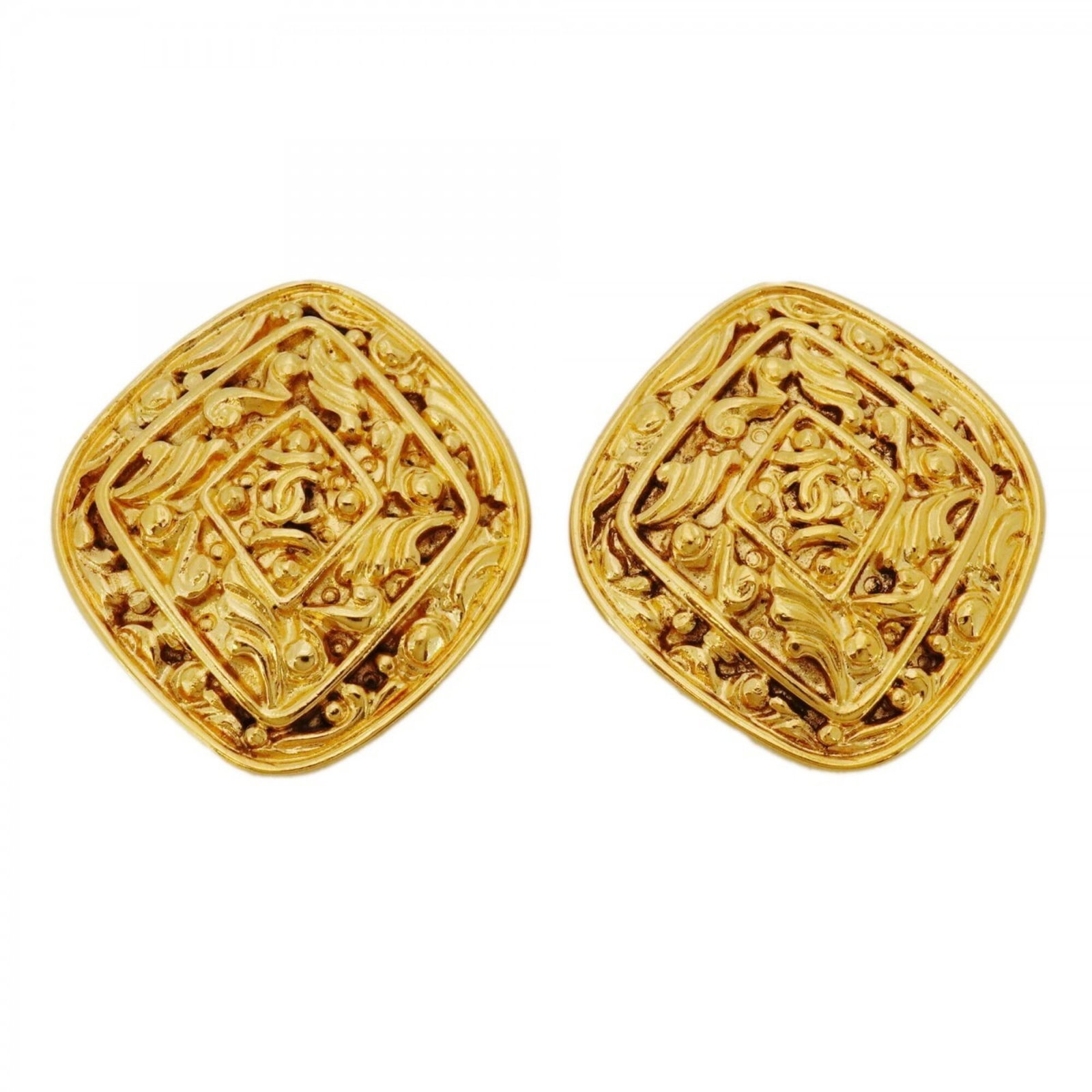 Chanel Clip Earrings Gold Plating: Chanel Clip Earrings Gold Plating Gold plated clip earrings from Chanel, featuring a classic design with subtle gold plating detail. The earrings have a slight wear and tear, with traces of usage and 