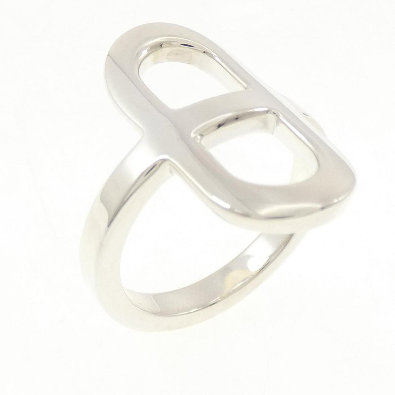 Hermes Band Ring Silver 925: Hermes Band Ring Silver 925 Silver 925 band ring from Hermes, featuring a sleek and modern design. This used item shows hardly any traces of usage and is in like new condition, making it a great optio