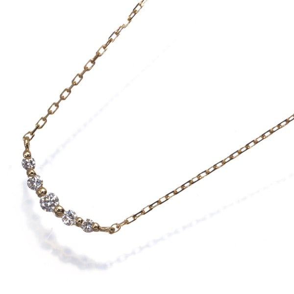 Diamond 750K Yellow Gold Vendome Necklace: Diamond 750K Yellow Gold Vendome Necklace Yellow gold pendant features a natural diamond. The necklace showcases 18k metal purity and Vendome brand craftsmanship. A natural diamond main stone adds ele
