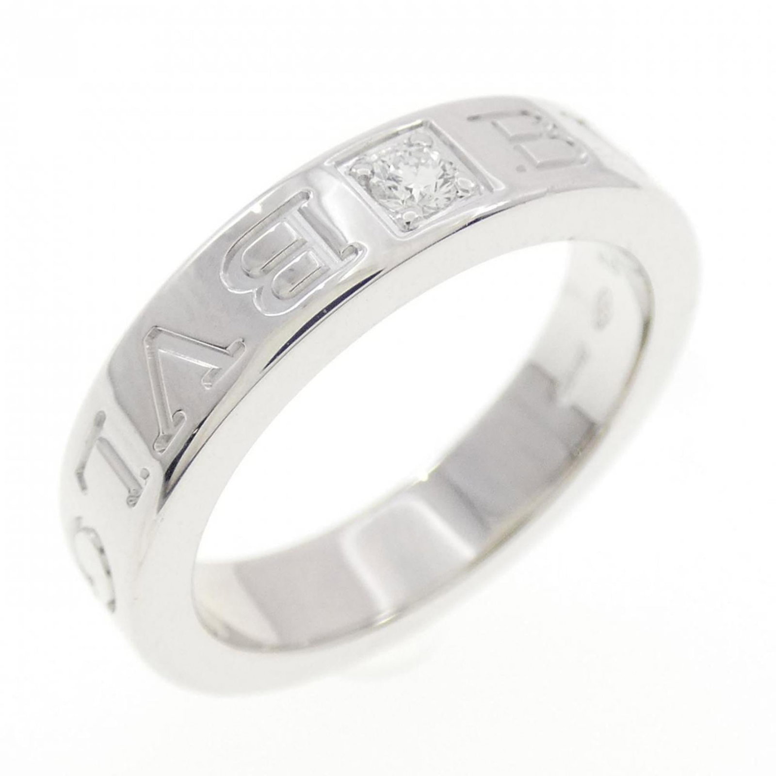 Bvlgari Band Ring White Gold (18K): Bvlgari Band Ring White Gold (18K) Bvlgari Band Ring White Gold (18K) features a diamond stone and is made from high-quality white gold. The ring has some minor scratches and dirt, but remains in very