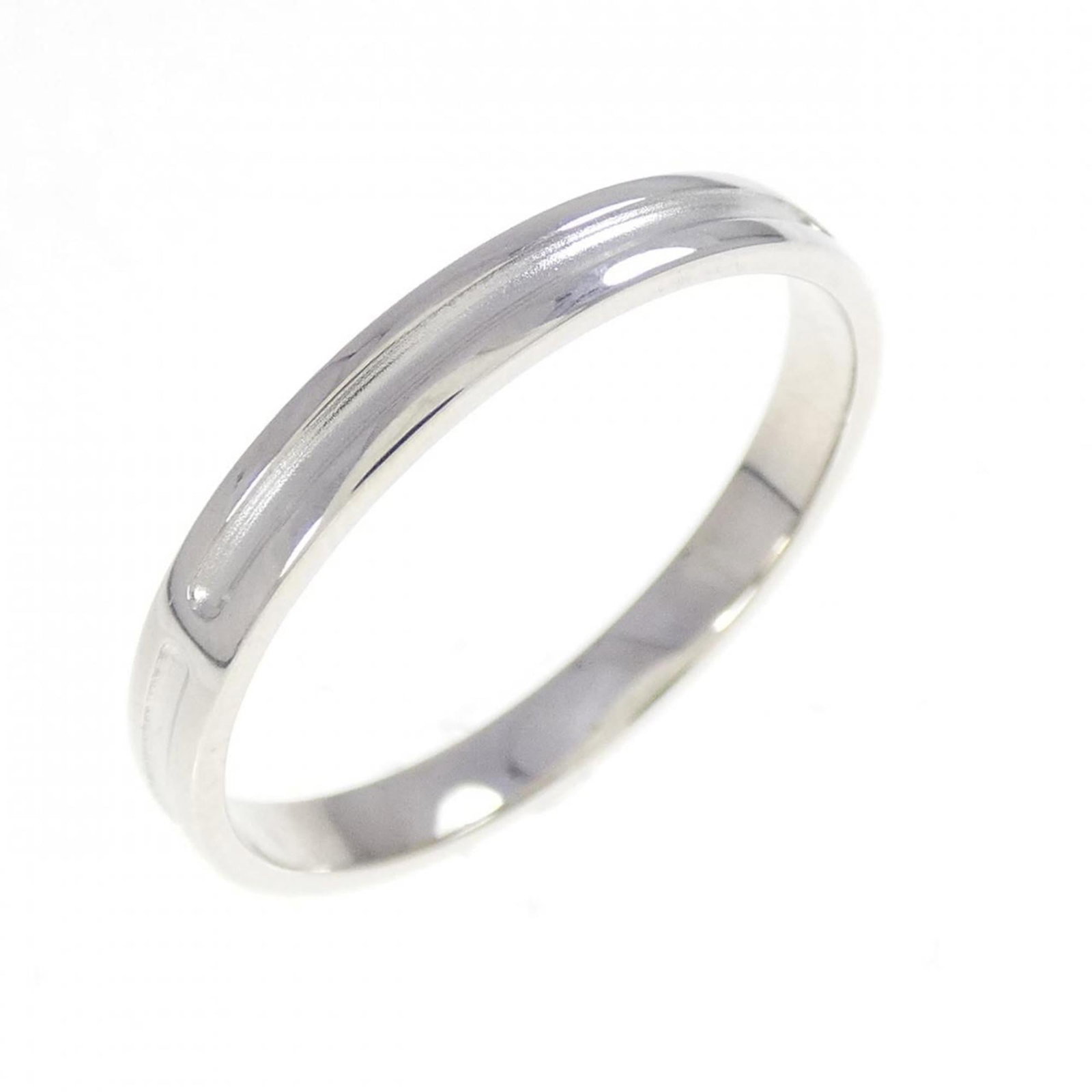 Hermes Band Ring White Gold (18K): Hermes Band Ring White Gold (18K) This Hermes Band Ring in white gold (18K) boasts sleek design and premium material. With a brand size of 57 and US size 8.5, this ring fits comfortably on most women'