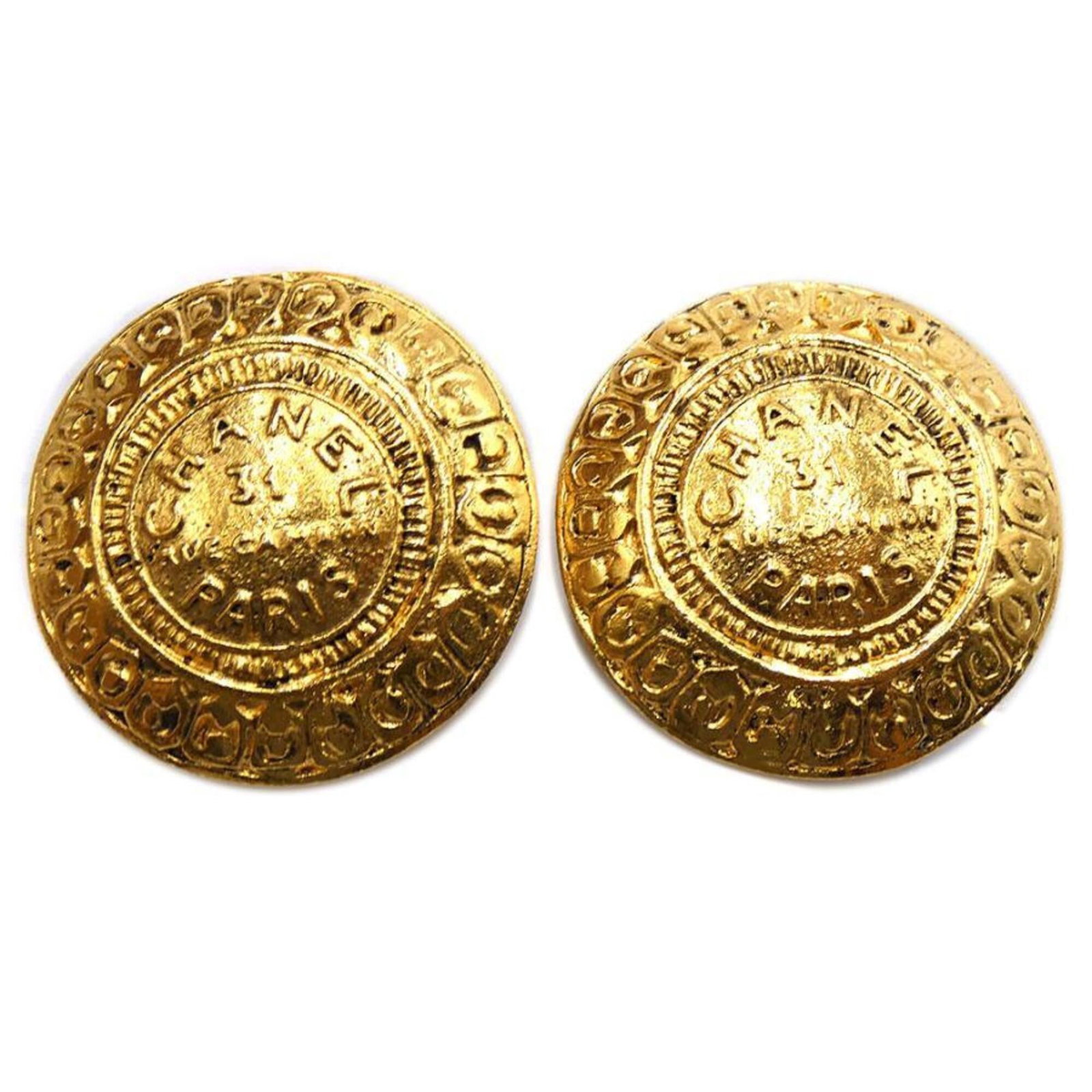 Chanel Clip Earrings Gold Plating: Chanel Clip Earrings Gold Plating Chanel Clip Earrings Gold Plating - A chic and timeless accessory from the iconic French fashion house. Made with gold plating, these clip earrings boast a sleek desi