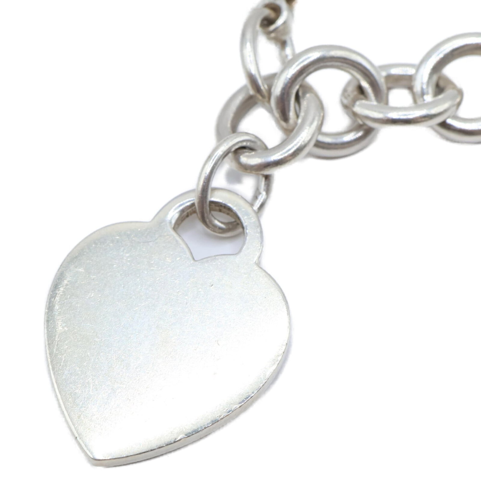 Tiffany Charm Bracelet Silver 925: Tiffany Charm Bracelet Silver 925 Silver 925 charm bracelet from Tiffany features a classic design with subtle scratches and minor dirt marks. The silver material gives off a warm glow, adding a touch