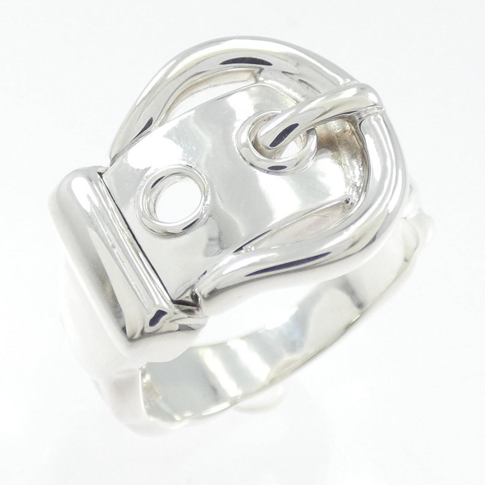 Hermes Band Ring Silver 925: Hermes Band Ring Silver 925 Silver 925 band ring from Hermes features a sleek design with subtle details. The ring has been used and shows some minor scratches and dirt, but remains in very good condi