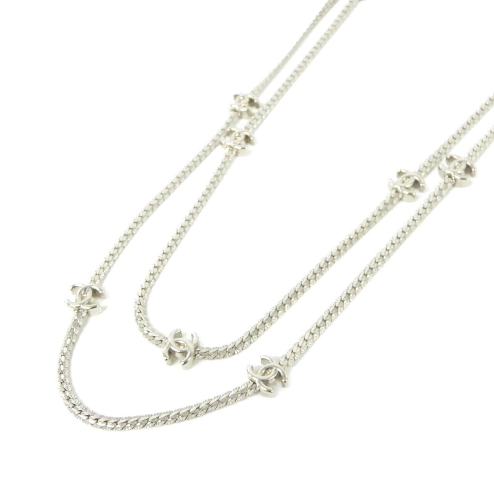 Chanel ABE260 Necklace: Chanel ABE260 Necklace Chanel ABE260 Necklace features a sleek silver pendant with subtle scratches and minor dirt marks, giving it a worn-in look. The necklace falls within a comfortable range of 112