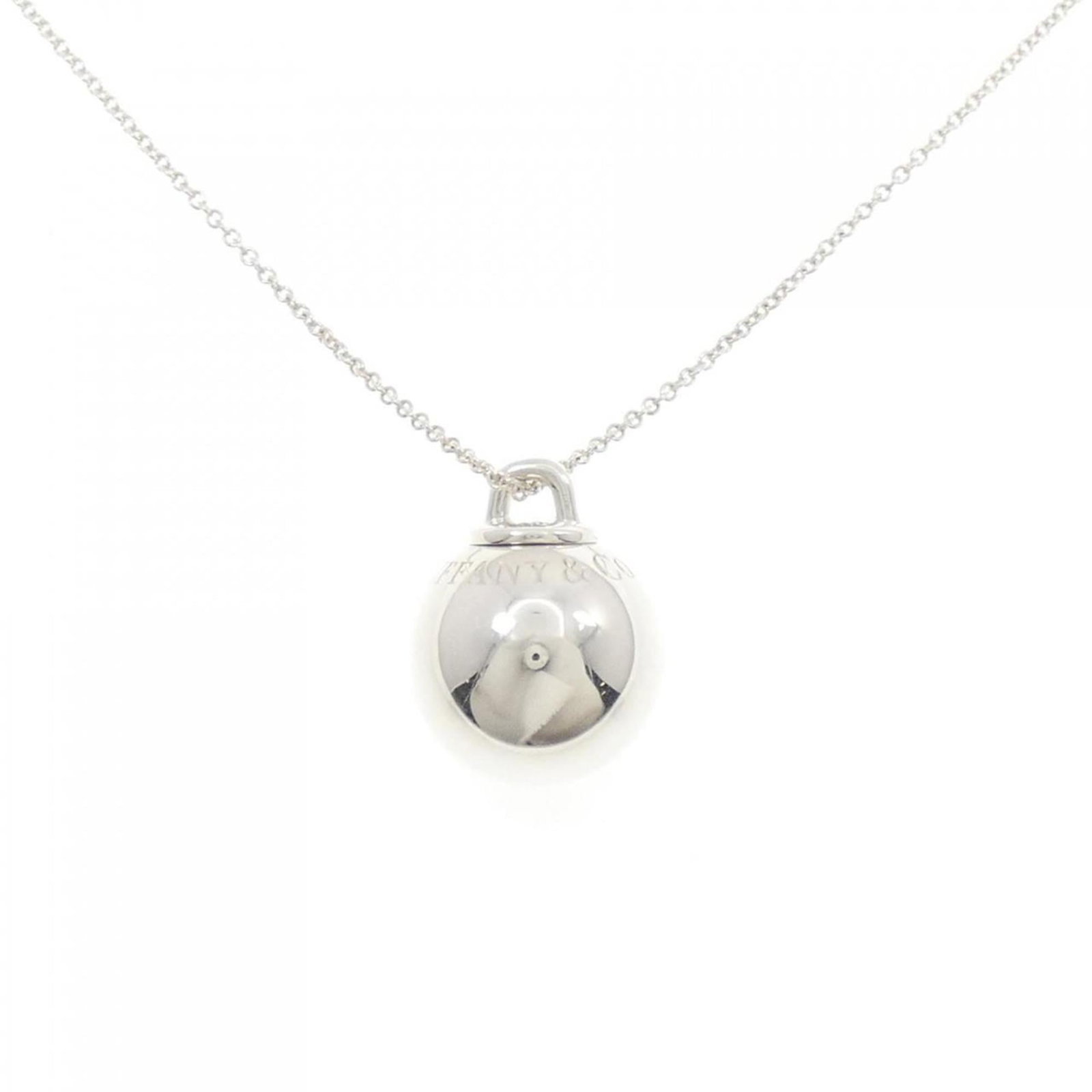 tiffany ball necklace: tiffany ball necklace The Tiffany ball necklace boasts an iconic design with its sleek silver pendant. With a diameter of 23.6mm x 18.8mm and a durable 925 sterling silver construction, this piece sho