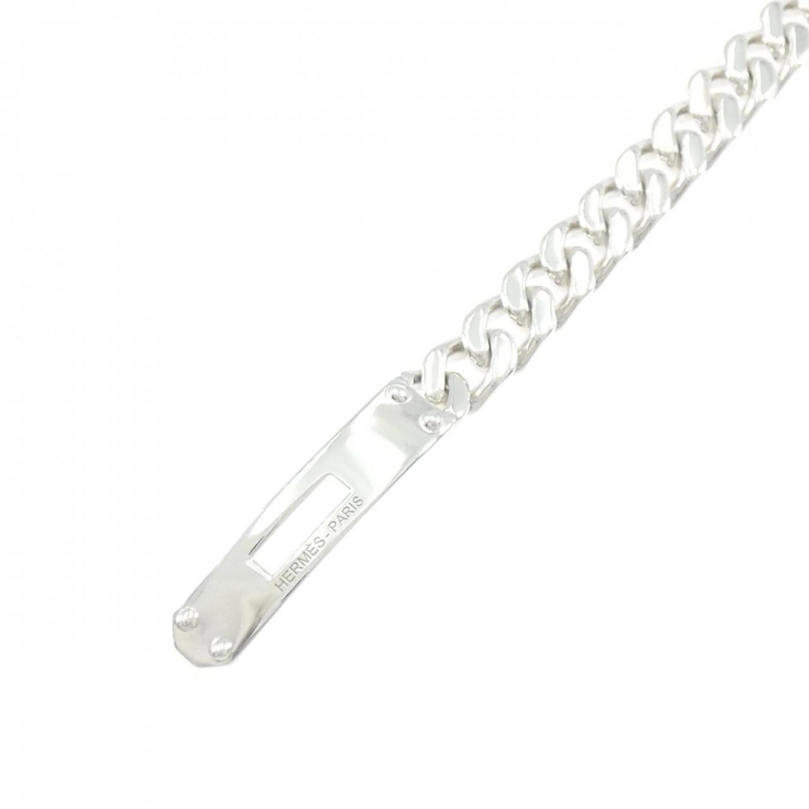 Hermes Charm Bracelet Silver 925: Hermes Charm Bracelet Silver 925 Silver 925 Charm Bracelet from Hermes features a subtle charm design, showcasing the luxury brand's attention to detail. The bracelet itself measures 16.5cm in length 