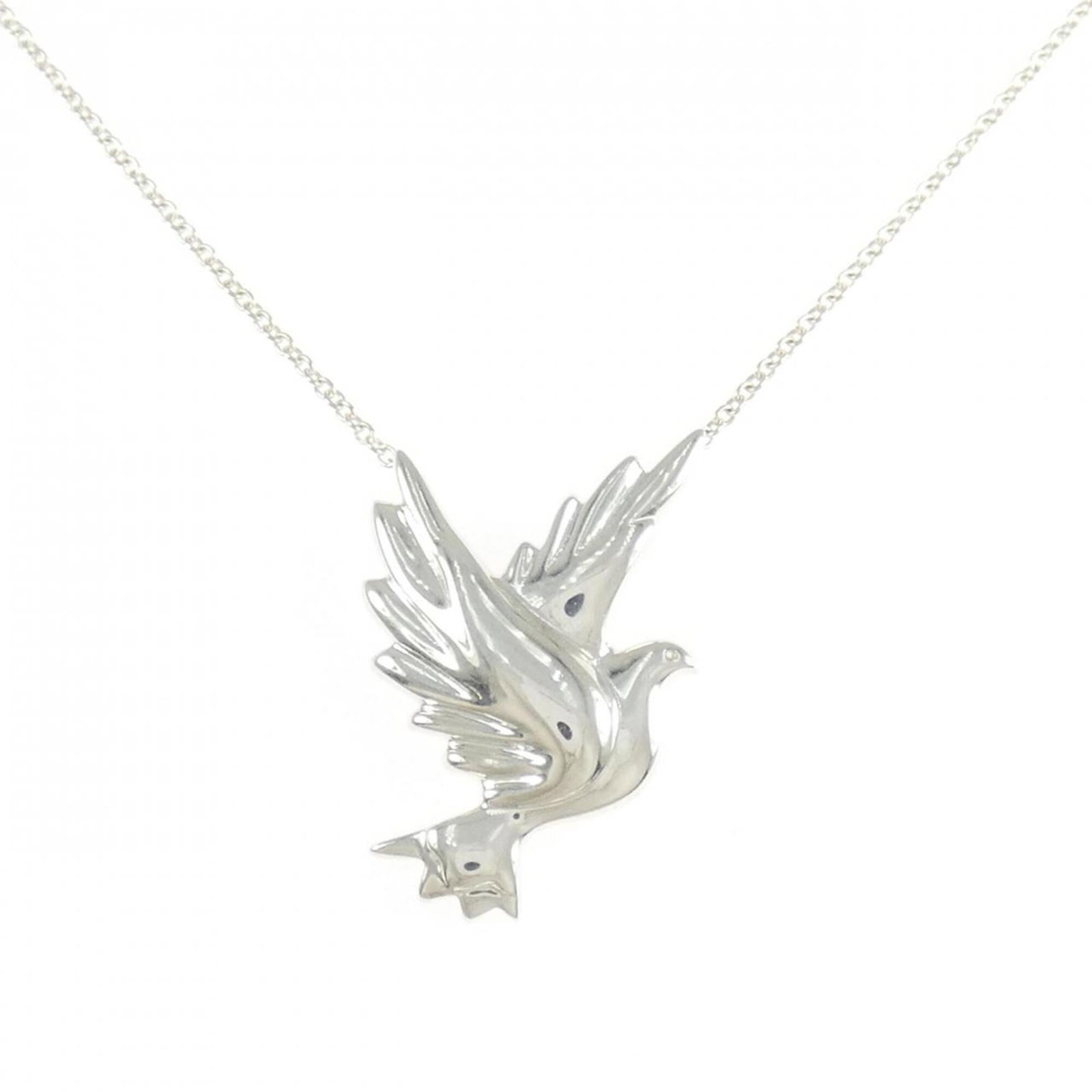 Tiffany & Co. 925 Necklace: Tiffany & Co. 925 Necklace Tiffany & Co. 925 Necklace is a beautiful piece of silver jewelry featuring a pendant with a size of 23.6mm x 16.5mm. Made from high-quality 925 sterling silver, this neckla