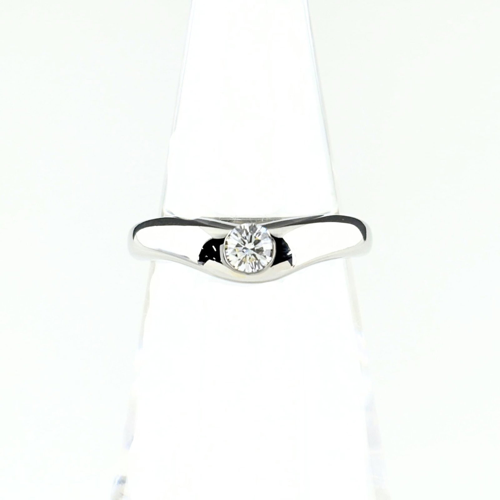 Tiffany Band Ring Platinum: Tiffany Band Ring Platinum The Tiffany Band Ring Platinum boasts a sleek design with a platinum metal band and a diamond stone, showcasing exceptional craftsmanship. Measuring 5.1mm in width, this