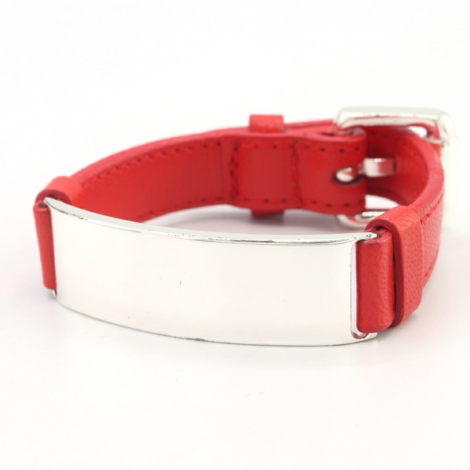 Bottega Veneta Charm Bracelet Sterling Silver 925: Bottega Veneta Charm Bracelet Sterling Silver 925 Sterling silver charm bracelet from Bottega Veneta, featuring a subtle red color and durable construction. Measuring approximately 16-18cm in length,