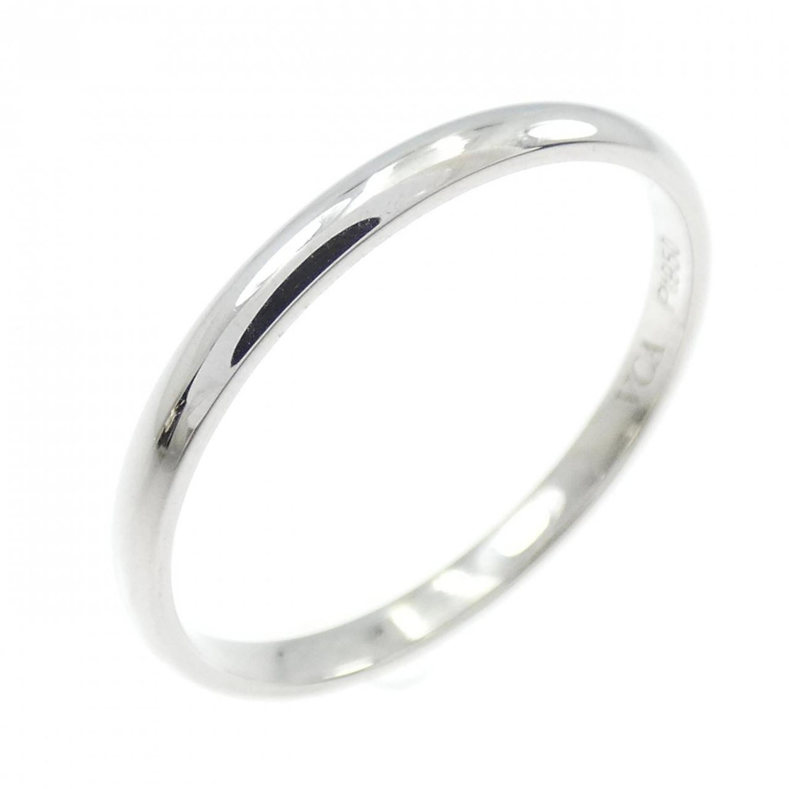Van Cleef & Arpels Band Ring Platinum 950: Van Cleef & Arpels Band Ring Platinum 950 Platinum 950 craftsmanship shines in this Van Cleef & Arpels Band Ring, featuring a sleek design that exudes understated elegance. With its high-quality