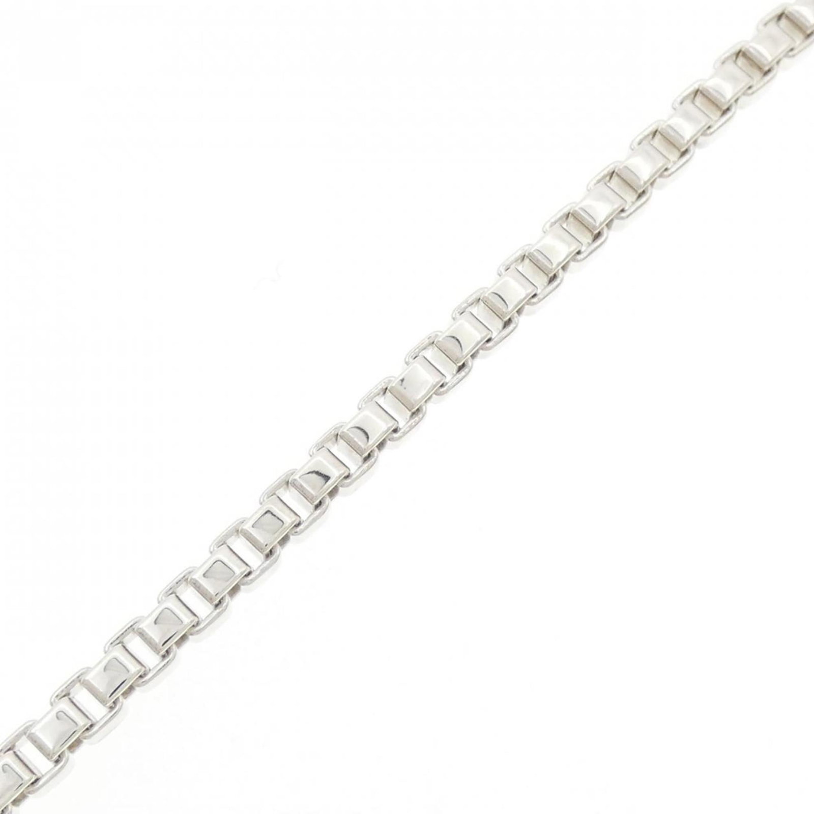 Tiffany Charm Bracelet Silver 925: Tiffany Charm Bracelet Silver 925 Silver 925 Tiffany Charm Bracelet in excellent condition. This 19cm long charm bracelet features a silver 925 material and a few traces of usage, with some minor