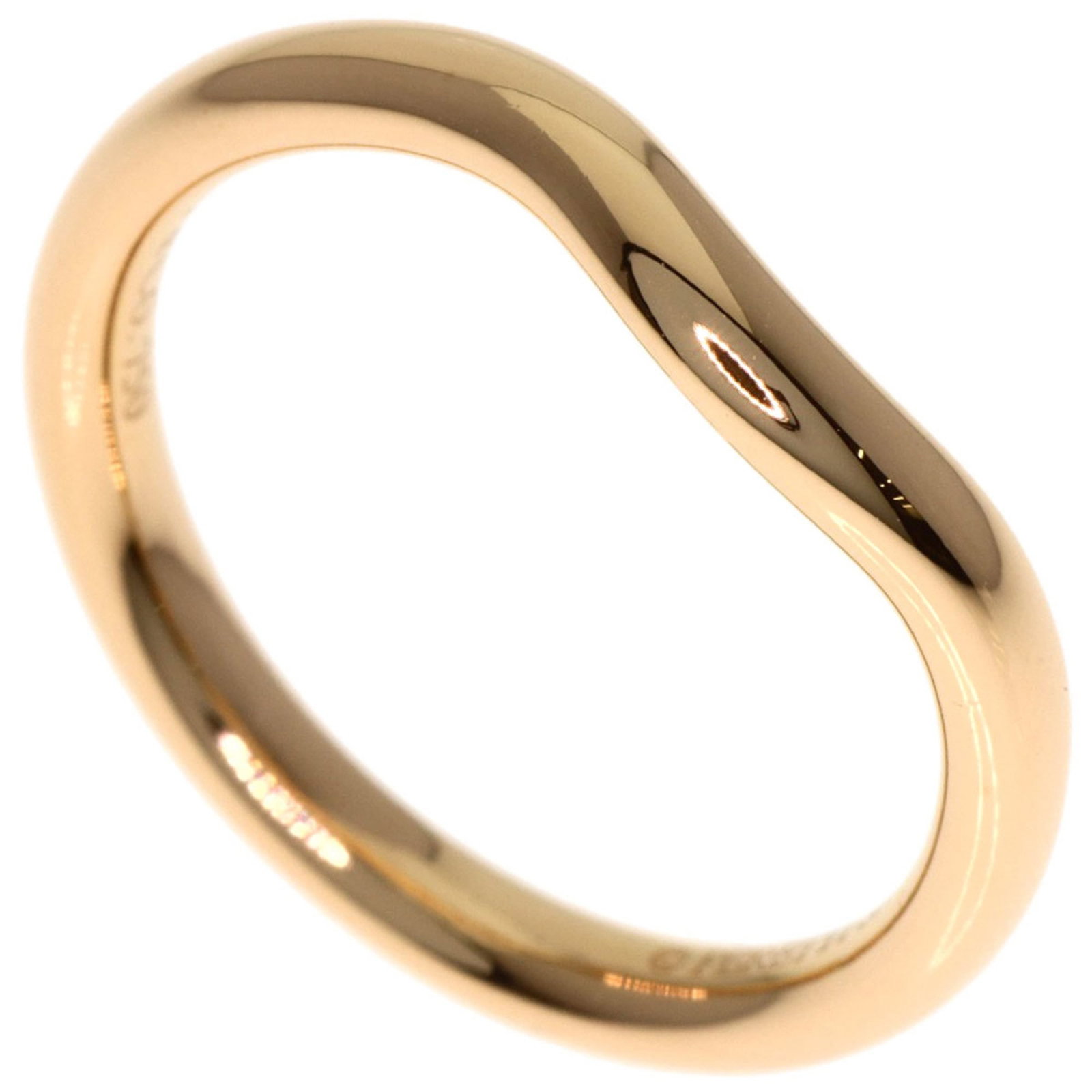 Tiffany Band Ring Pink Gold (18K): Tiffany Band Ring Pink Gold (18K) Pink Gold (18K) band ring from Tiffany featuring a subtle touch of elegance. This used ring shows some signs of wear, including minor scratches and dirt, but remains