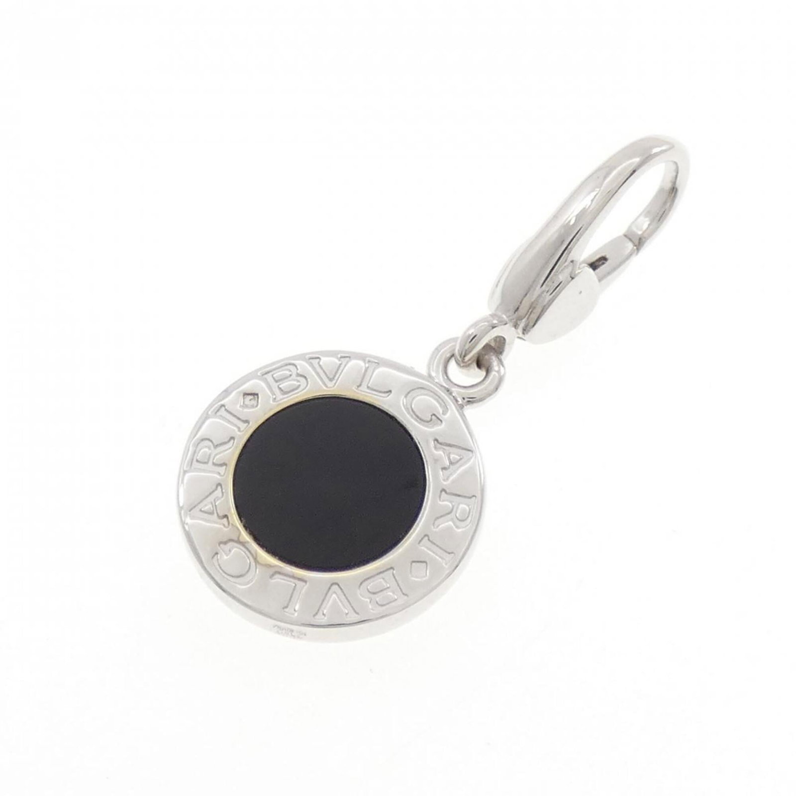 Bvlgari Necklace Charm White Gold (18K): Bvlgari Necklace Charm White Gold (18K) Bvlgari Necklace Charm White Gold (18K) features an onyx stone set in 18k white gold, adding a touch of elegance to any outfit. With its subtle scratches and mi