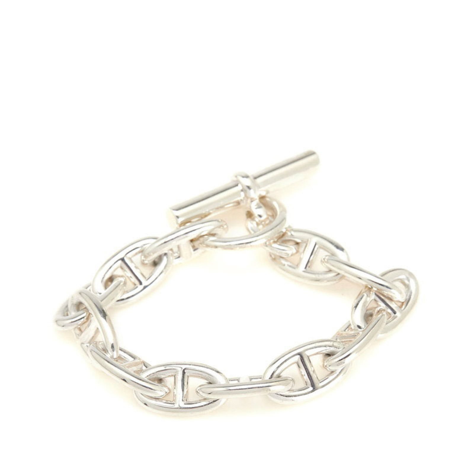 Hermes Charm Bracelet Silver 925: Hermes Charm Bracelet Silver 925 Made from high-quality Silver 925, this Hermes charm bracelet boasts a sleek design with a total length of 20cm. With its subtle width and weight of 66.2g, this elegan