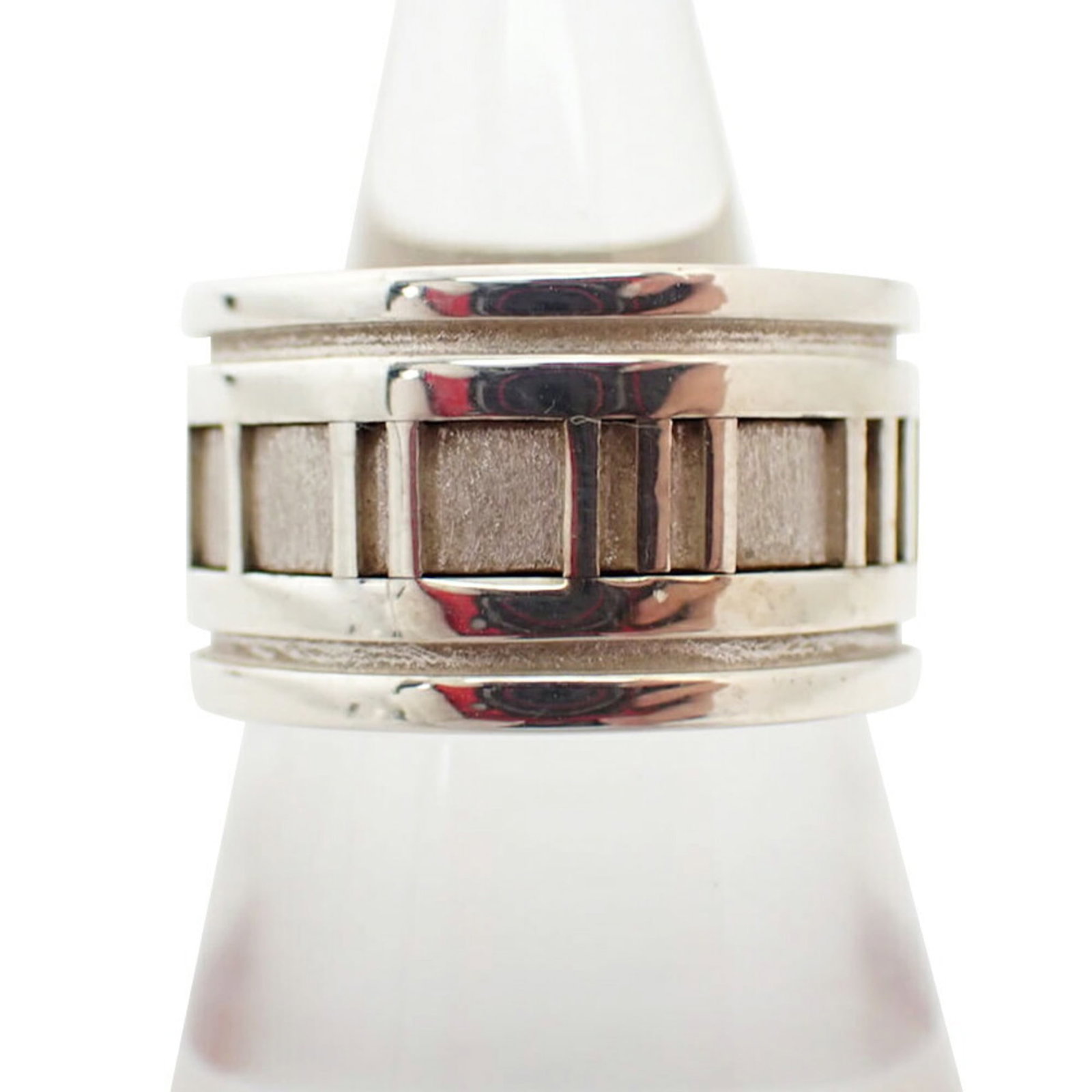Tiffany Band Ring Sterling Silver 925: Tiffany Band Ring Sterling Silver 925 Sterling silver band ring from Tiffany features a classic design. Made from high-quality sterling silver 925, this ring showcases subtle signs of wear and minor s