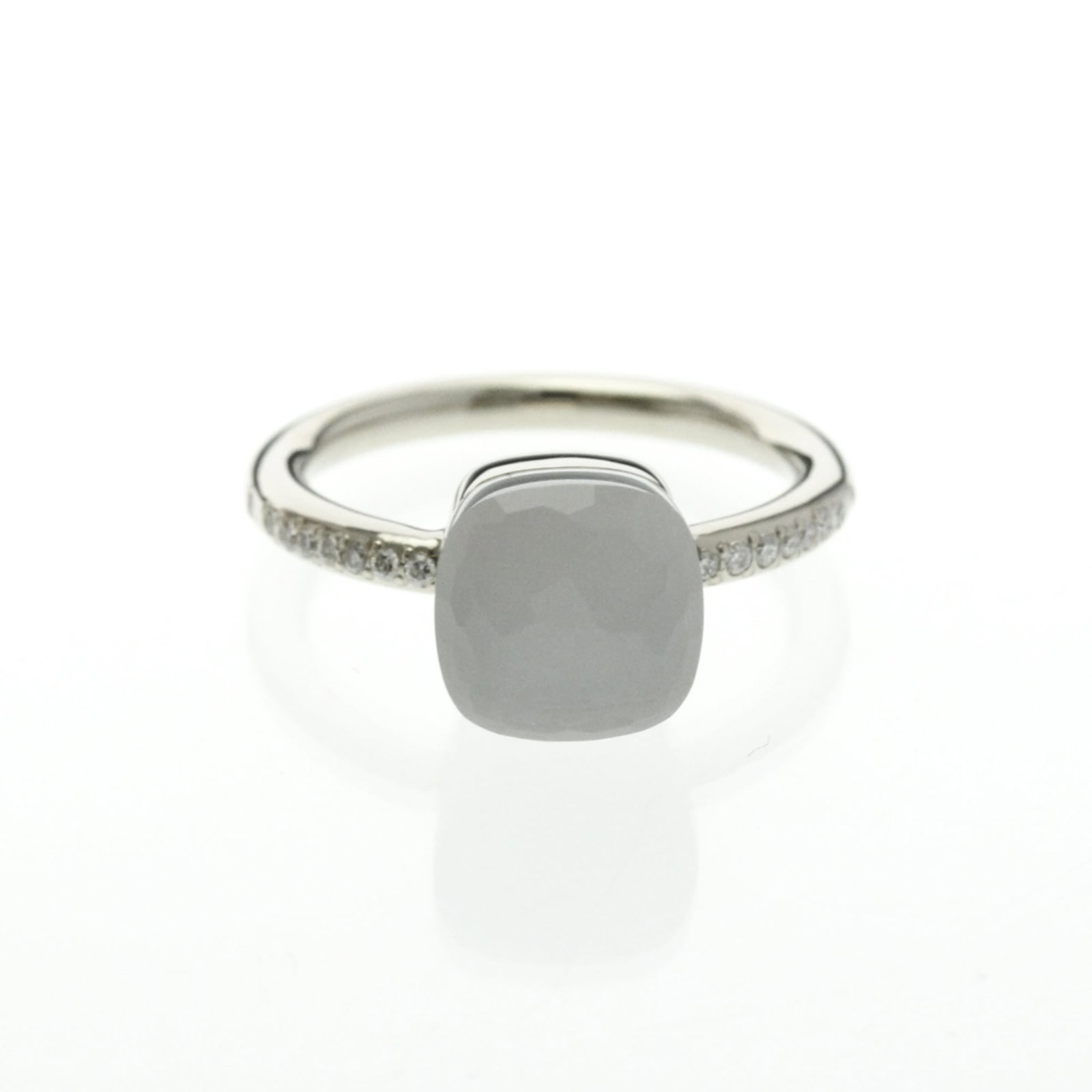 Pomellato Band Ring White Gold (18K): Pomellato Band Ring White Gold (18K) Used (very good) Pomellato Band Ring in White Gold (18K), featuring a 8.60mm x 8.60mm diamond and quartz stone set against a sleek silver band with a width of