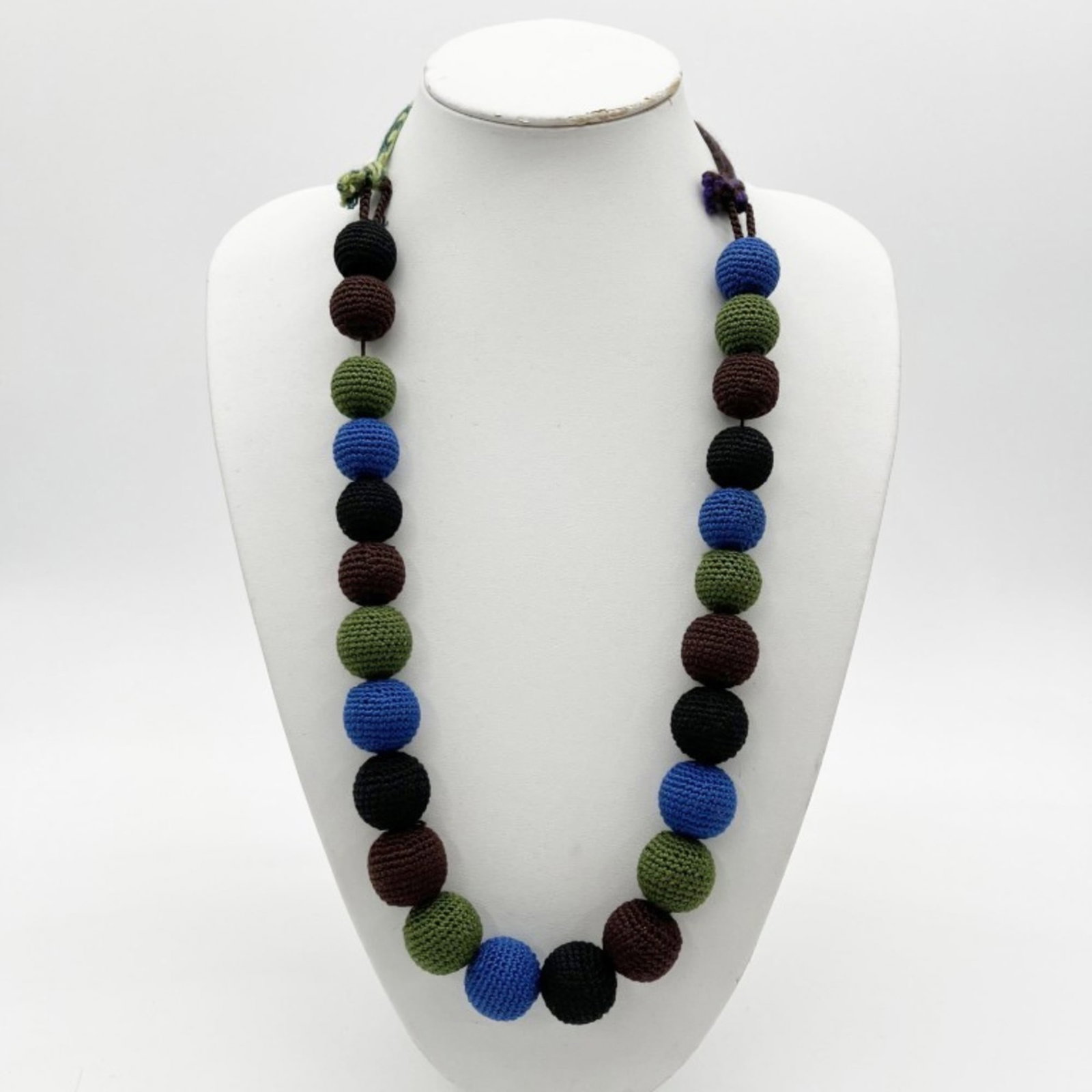 PRADA Prada Necklace P7133 Multicolor Cotton Women's: PRADA Prada Necklace P7133 Multicolor Cotton Women's Cotton multicolor necklace from Prada featuring a pendant design. The necklace has a 69 cm / 27.16'' neck circumference and shows some traces of