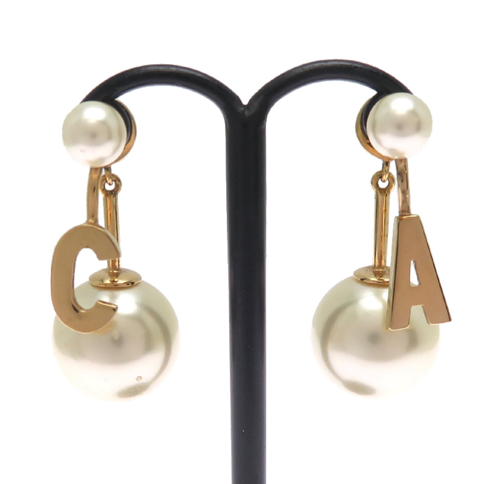Christian Dior Drop Earrings: Christian Dior Drop Earrings Christian Dior Drop Earrings in Gold Plated Finish. These elegant earrings feature a classic drop design with a 32.50mm x 14.00mm size and weigh 7.9g. With traces of
