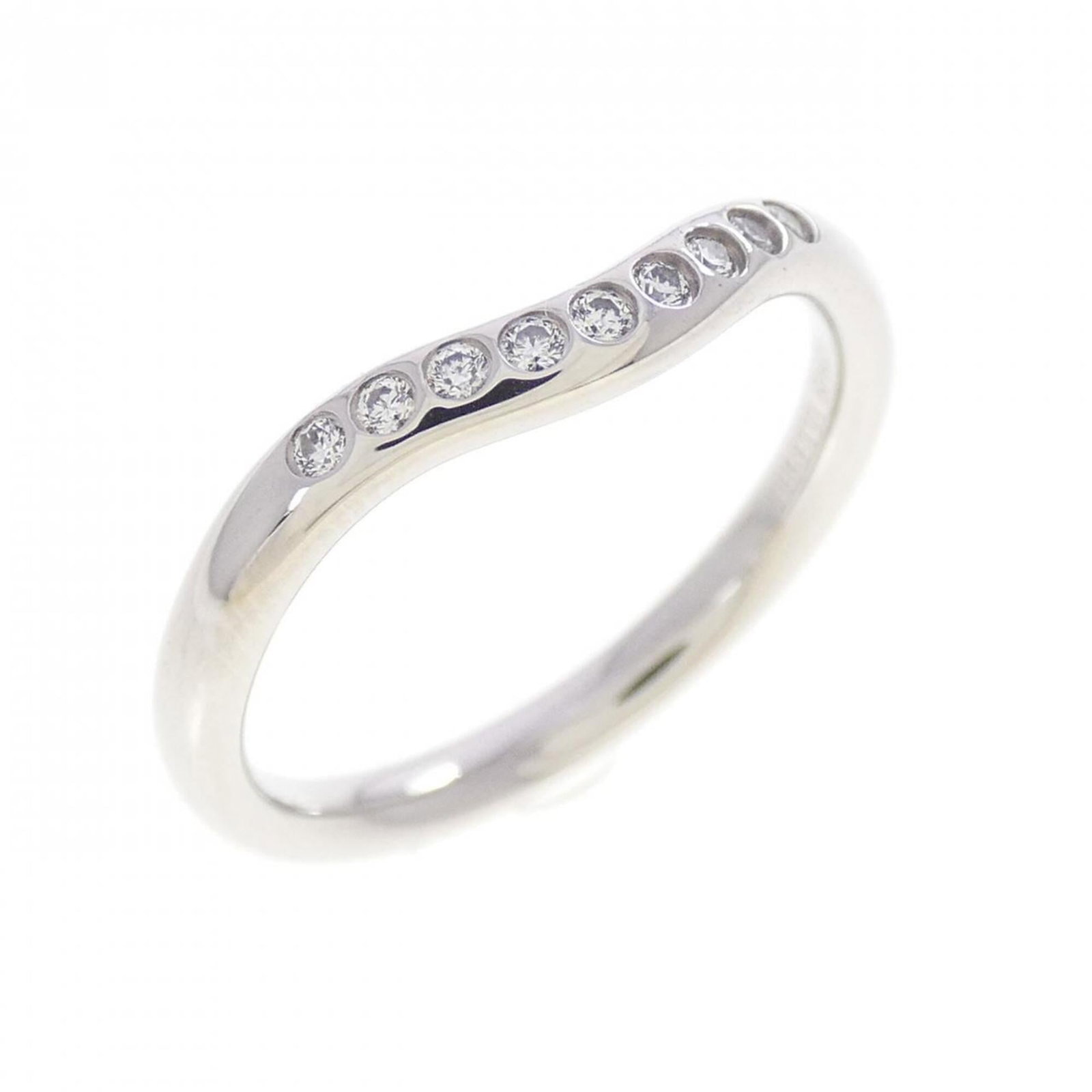 Tiffany Band Ring Platinum, Platinum 950: Tiffany Band Ring Platinum, Platinum 950 Platinum band ring from Tiffany featuring a sleek design. Made from high-quality Platinum 950, this ring boasts a durable and luxurious finish. With its