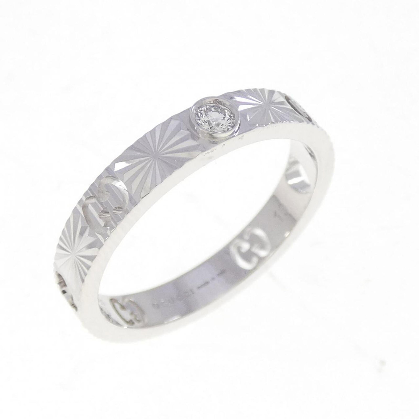 Gucci Band Ring White Gold (18K): Gucci Band Ring White Gold (18K) This Gucci band ring in white gold (18K) features a diamond stone and is available in size US 5. The ring has been used and shows some signs of wear, with a few