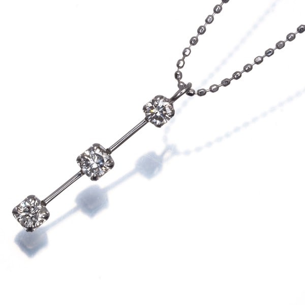 Zero point thirty carat necklace made of white gold: Zero point thirty carat necklace made of white gold Zero point thirty carat diamond pendant shines in 18k white gold. The natural diamond is set in a necklace designed to showcase its beauty. White go