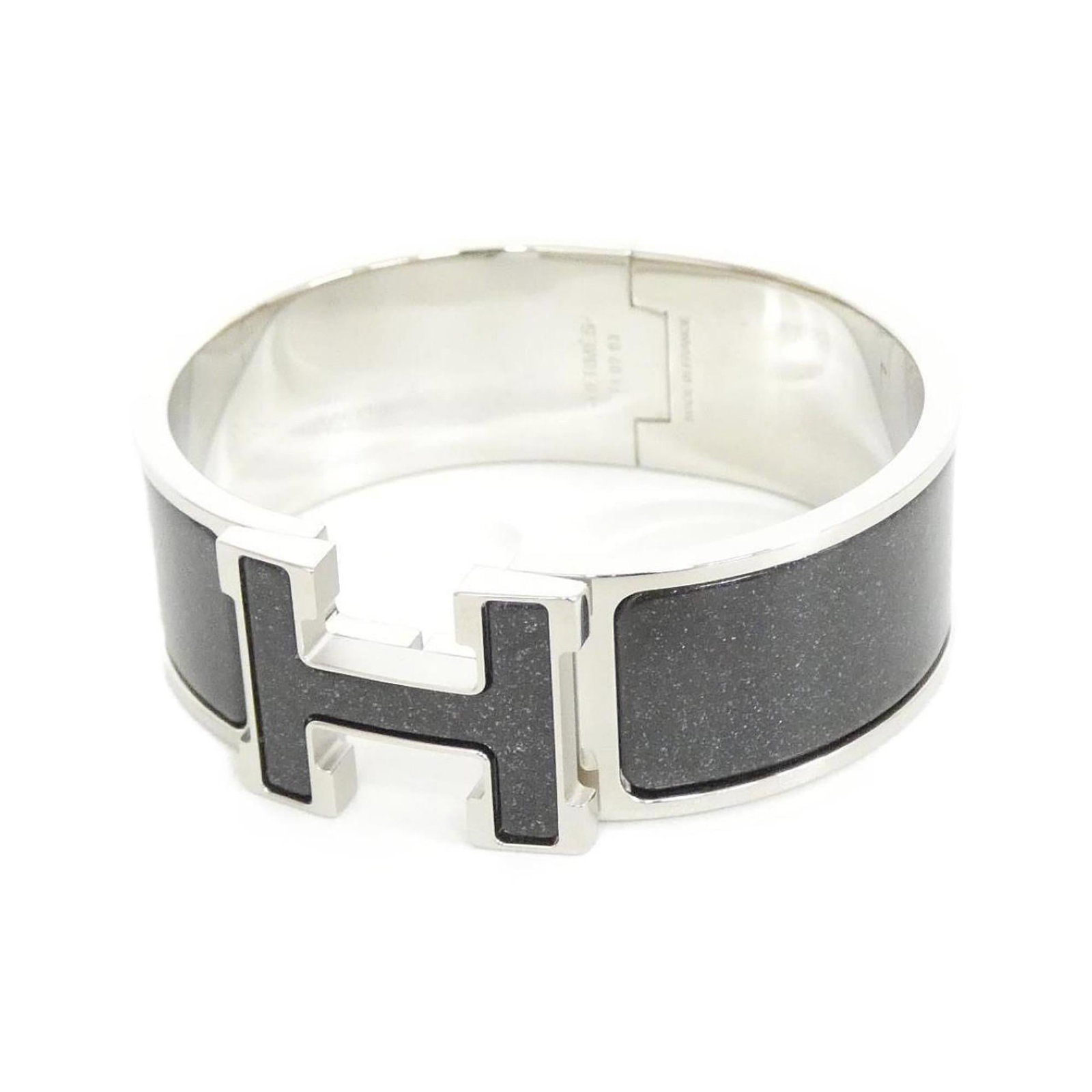 Hermes Charm Bracelet Palladium: Hermes Charm Bracelet Palladium Palladium charm bracelet from Hermes features a sleek black and silver design with a subtle palladium finish. The 16.5cm length and 2cm width make for a comfortable fit