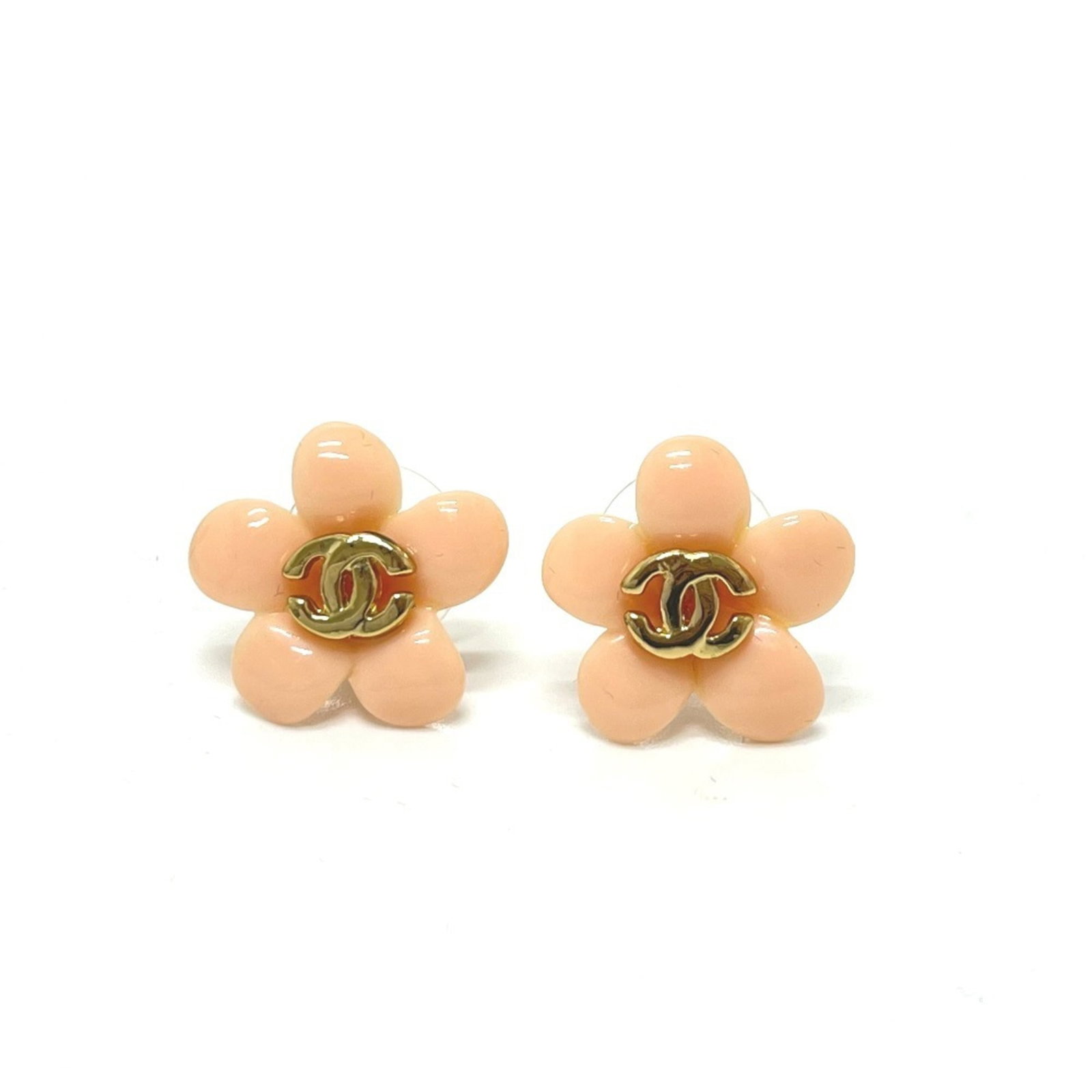 Chanel Stud Earrings Metal, Plastic: Chanel Stud Earrings Metal, Plastic Stud earrings in gold and pink from Chanel feature metal and plastic construction. The condition shows some minor scratches and dirt, with overall signs of being us
