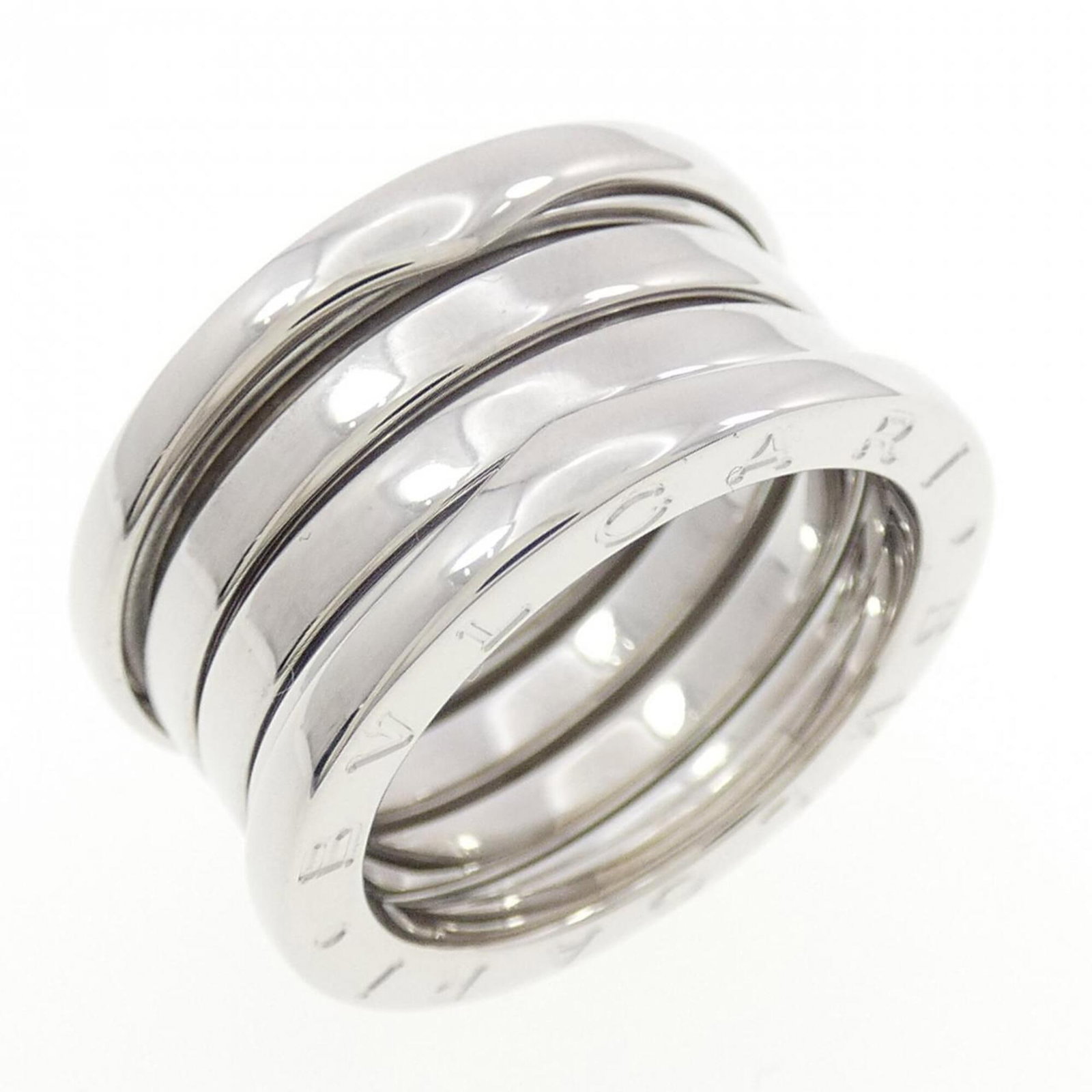 Bvlgari Band Ring White Gold (18K): Bvlgari Band Ring White Gold (18K) Bvlgari Band Ring White Gold (18K) - A sleek and sophisticated band ring featuring white gold (18K) in a classic design. Traces of usage are visible, with minor dama