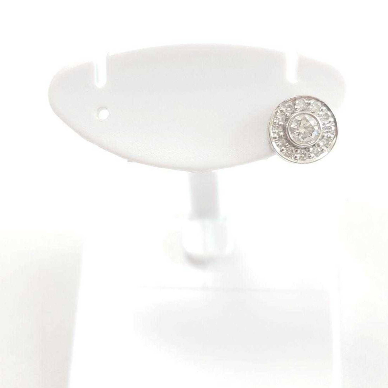 Tiffany Stud Earrings Platinum 950: Tiffany Stud Earrings Platinum 950 Platinum 950 Tiffany stud earrings feature a stunning 6.80mm x 6.80mm diamond set in a single earring design. With a weight of 1.5g and condition described as used w