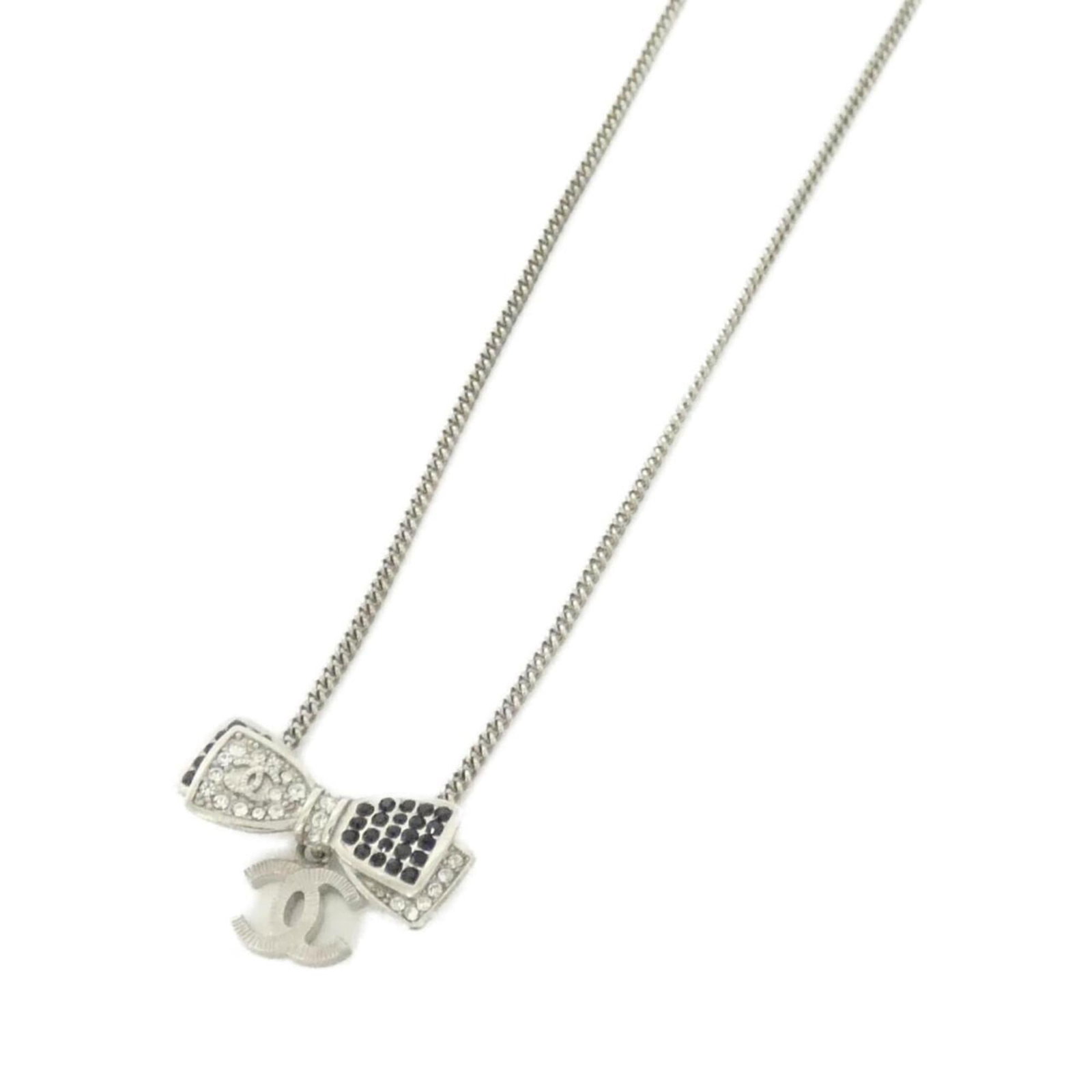 Chanel 96484 Necklace: Chanel 96484 Necklace Chanel's iconic 96484 Necklace boasts sleek black and silver tones, adorned with crystal stones. The necklace features a 44 cm circumference and measures 15mm x 23mm in pendant