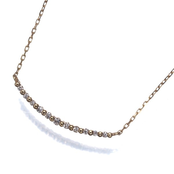 Vendome 18k Yellow Gold 11P Diamond Necklace: Vendome 18k Yellow Gold 11P Diamond Necklace Vendome's 18k Yellow Gold 11P Diamond Necklace showcases a stunning natural diamond pendant set in high-quality yellow gold. The necklace boasts an impress